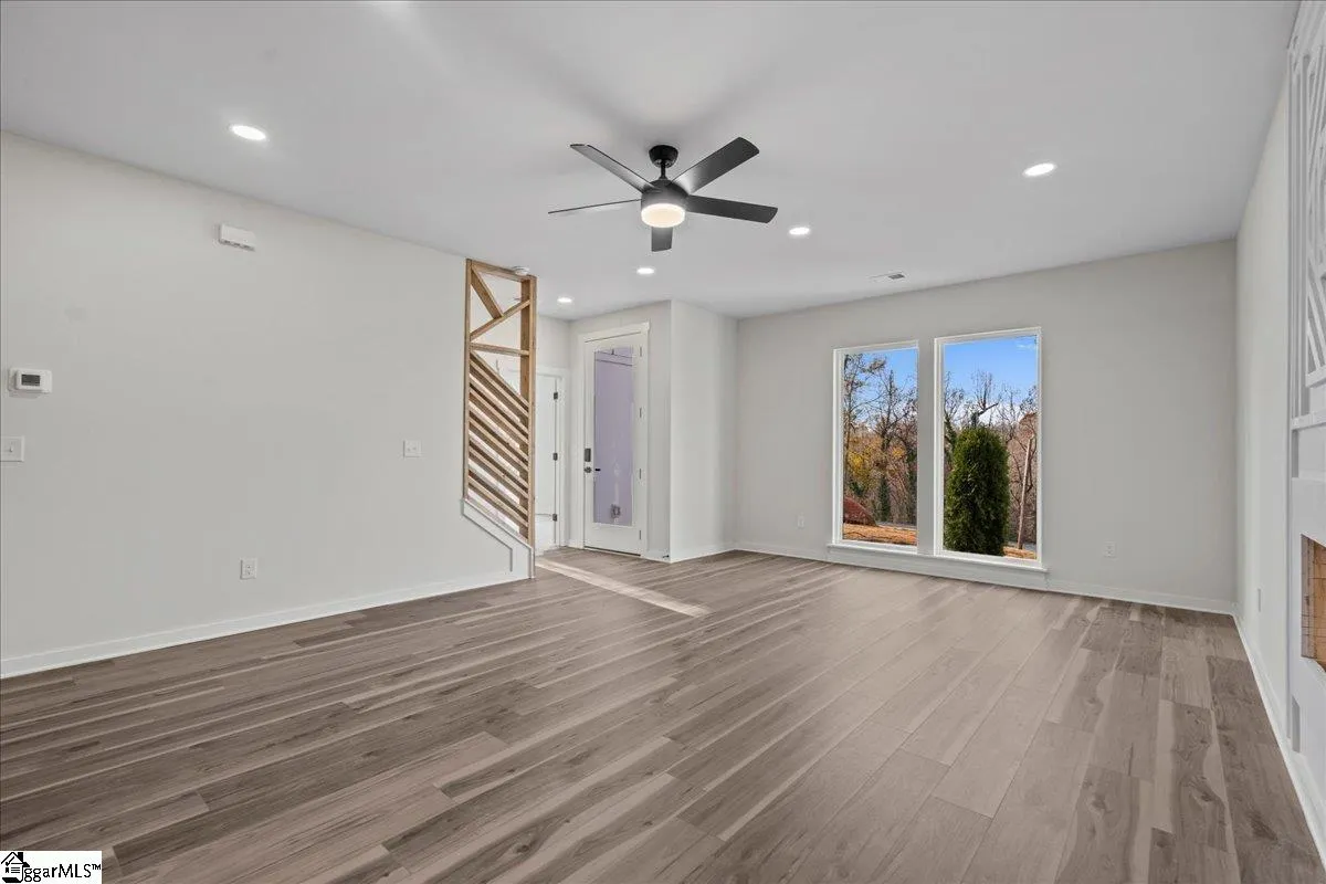 Property image 4 at 105 Tanglewood Drive, Greenville, SC 29611