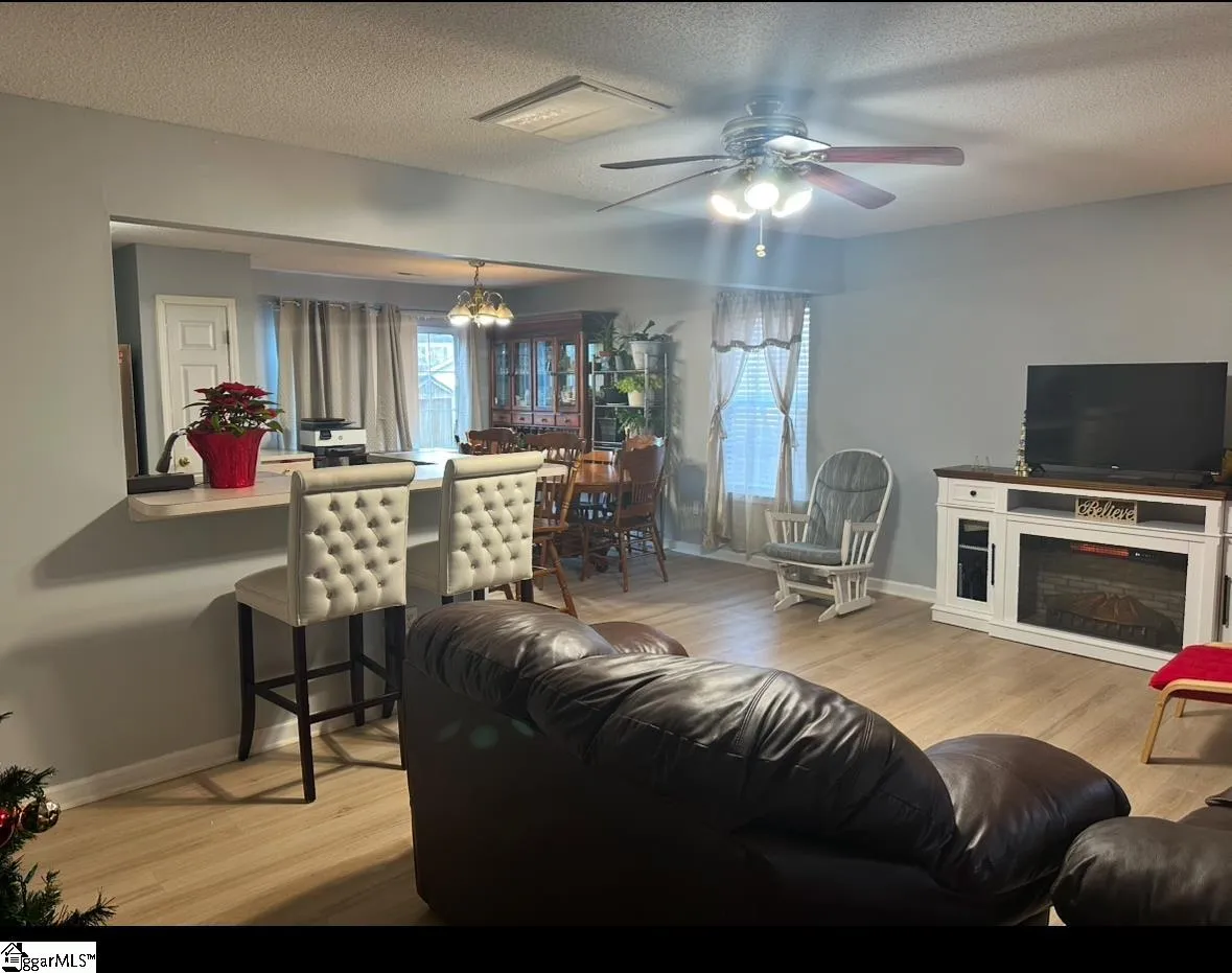 Property image 2 at 8 Diamond Hill Court, Greer, SC 29651