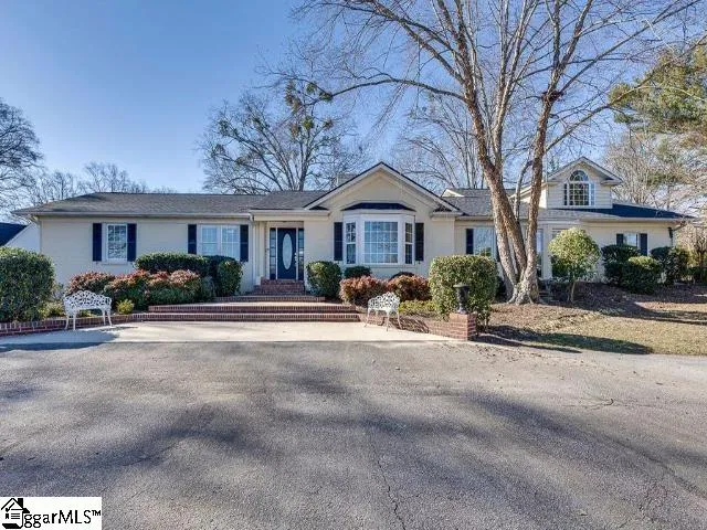 Property image 1 at 11 Briarwood Boulevard, Greenville, SC 29615