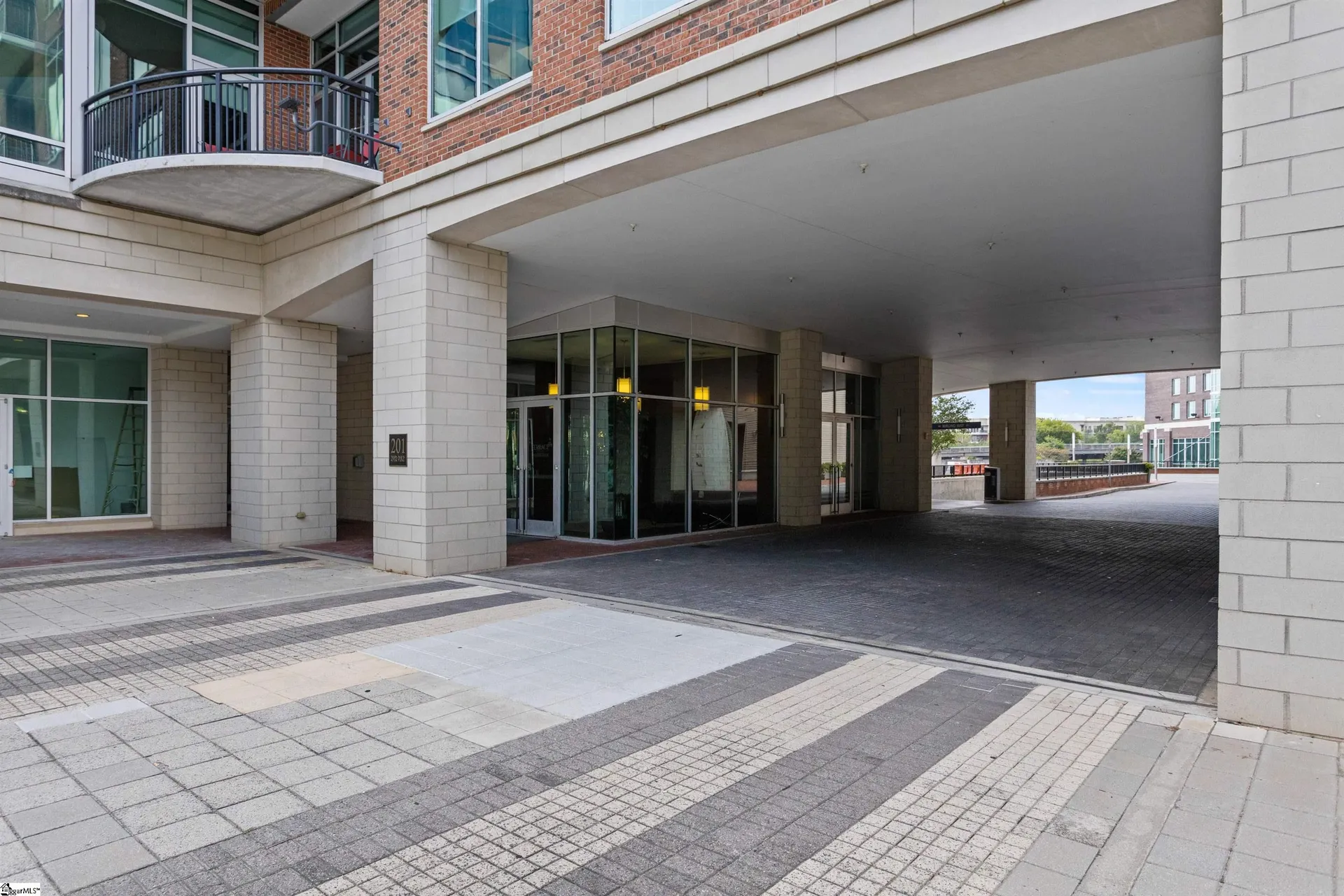 Property image 2 at 201 Riverplace Way, Greenville, SC 29601
