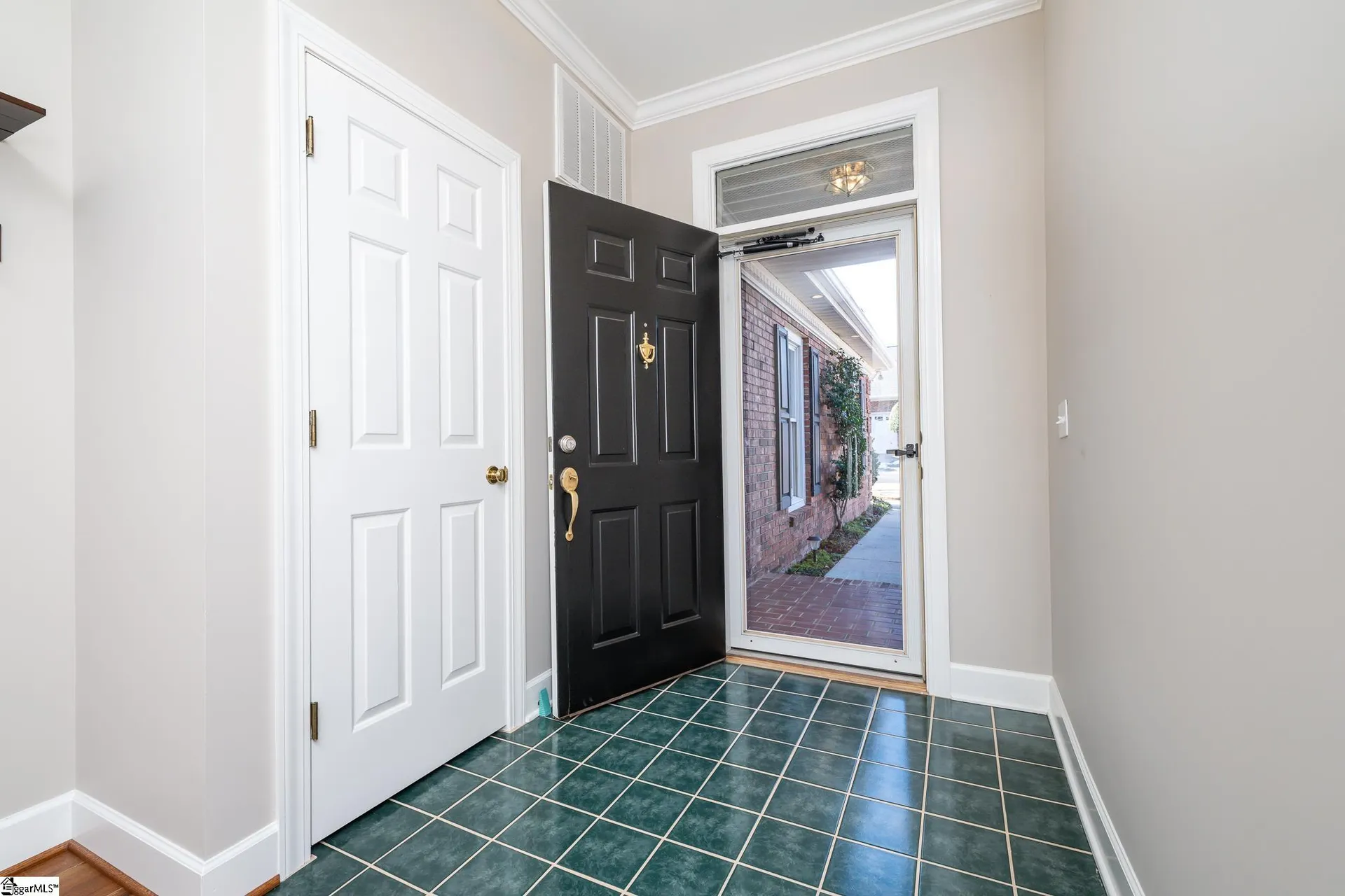 Property image 2 at 222 Greenview Circle, Greenville, SC 29609