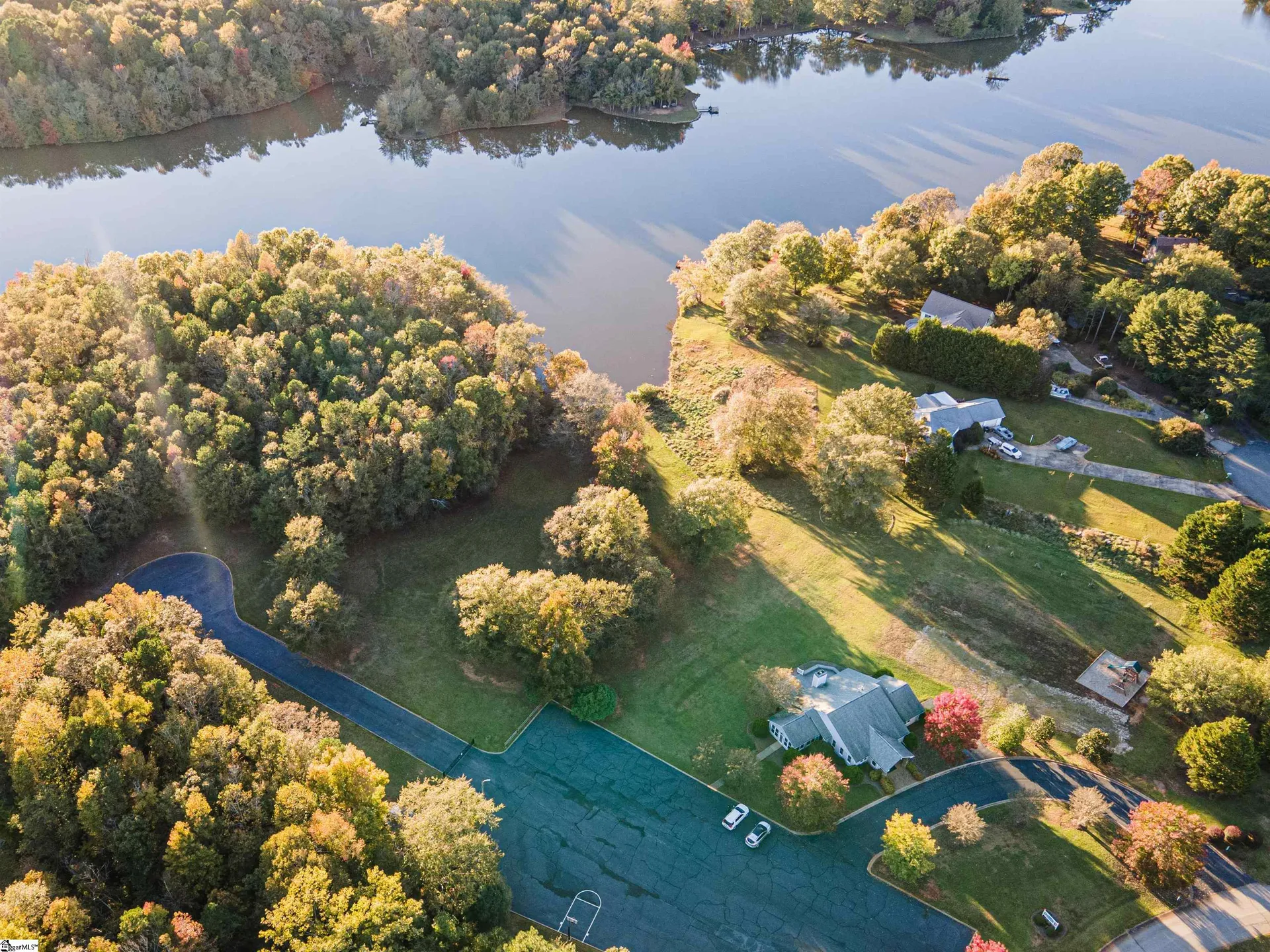Property image 3 at 125 E Peninsula Drive, Laurens, SC 29360