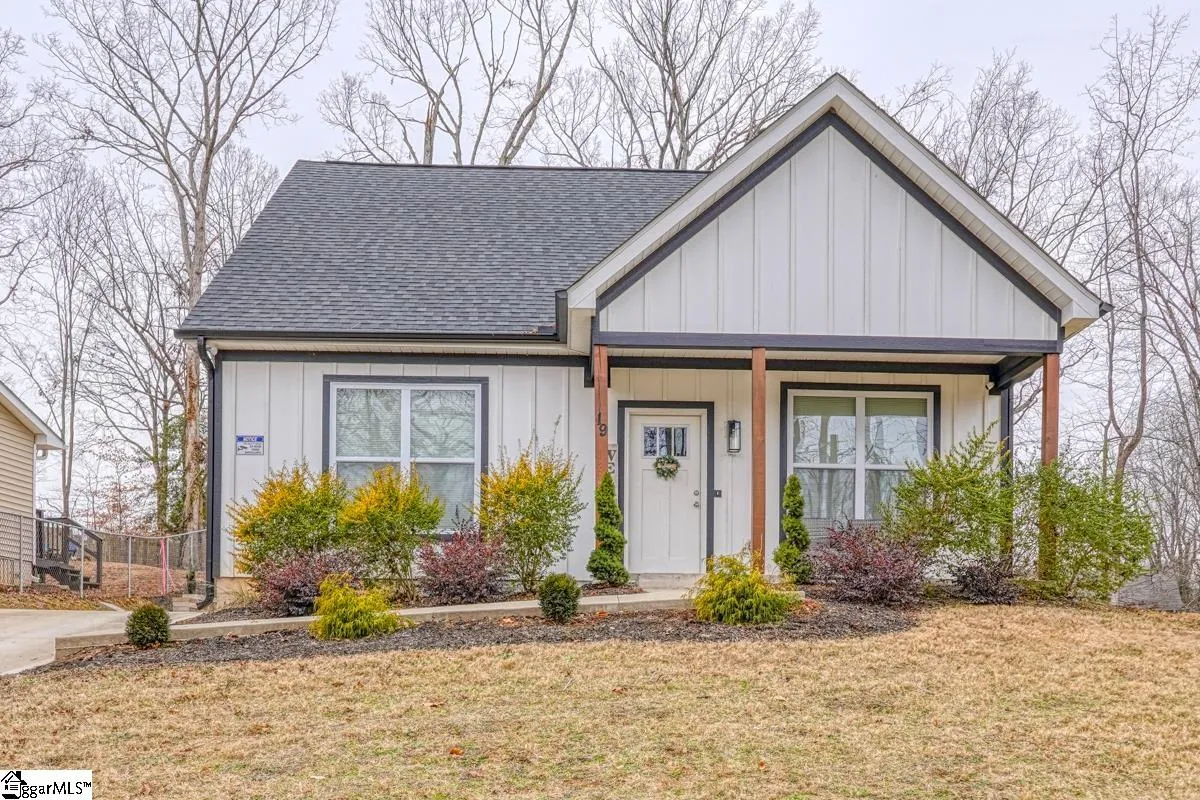 Pine Hill Village, Greenville Community