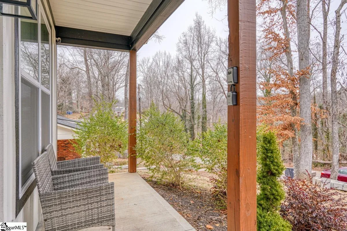 Property image 2 at 19 E Castle Drive, Greenville, SC 29605
