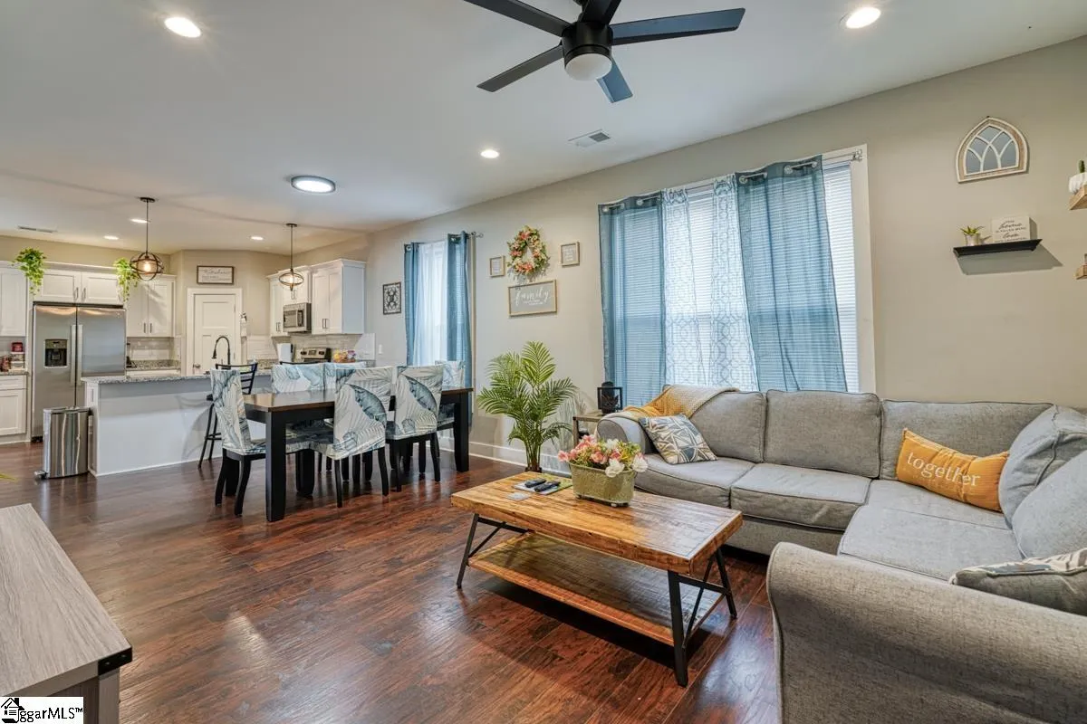 Property image 4 at 19 E Castle Drive, Greenville, SC 29605