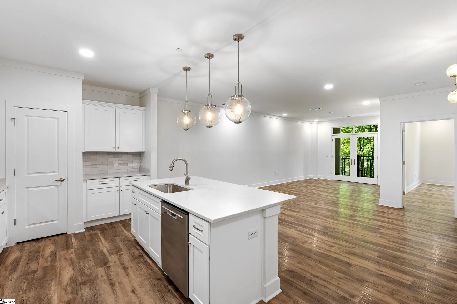 Property image 2 at 98 E Mcbee Avenue, Greenville, SC 29601