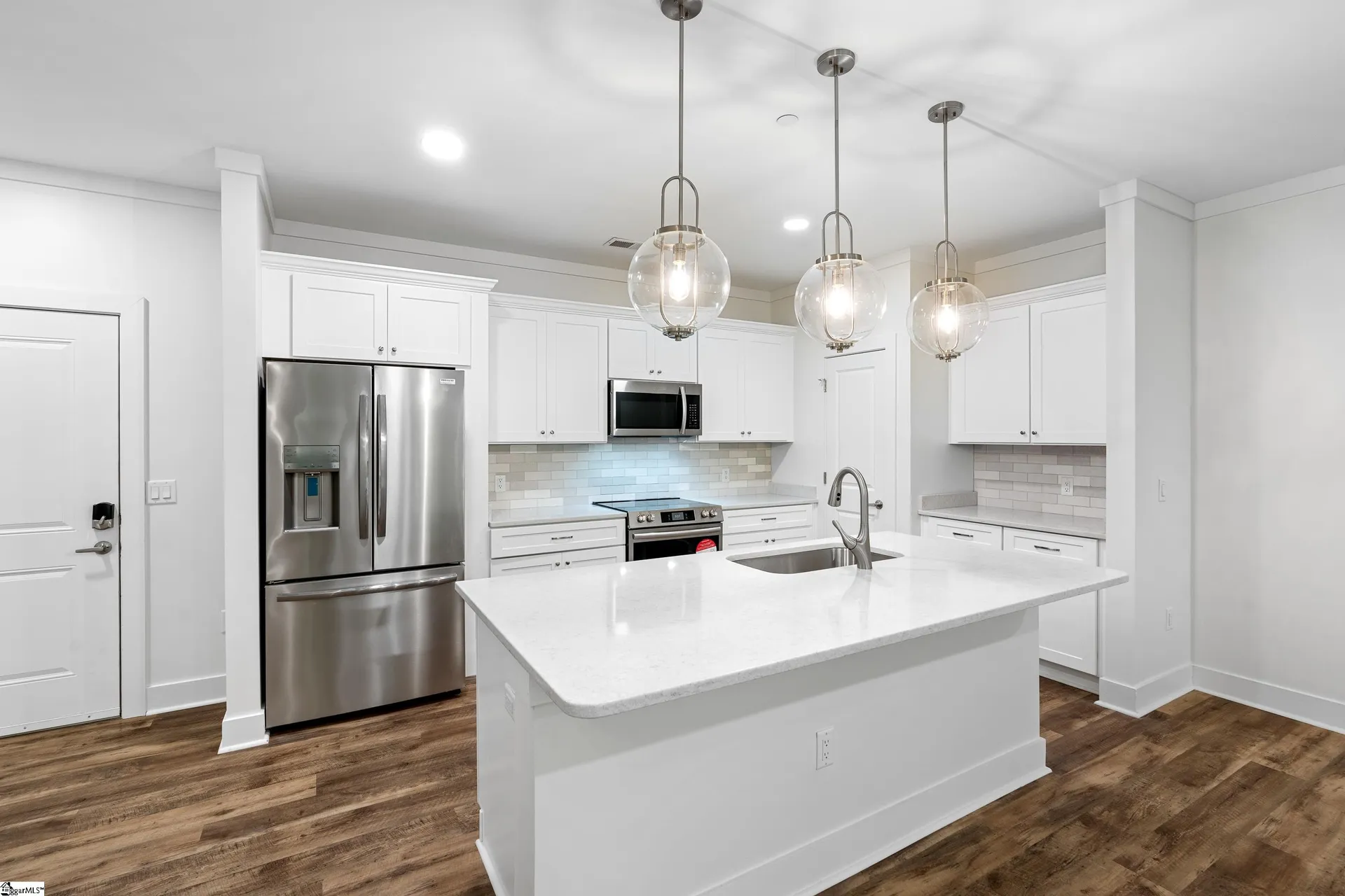 Property image 3 at 98 E Mcbee Avenue, Greenville, SC 29601