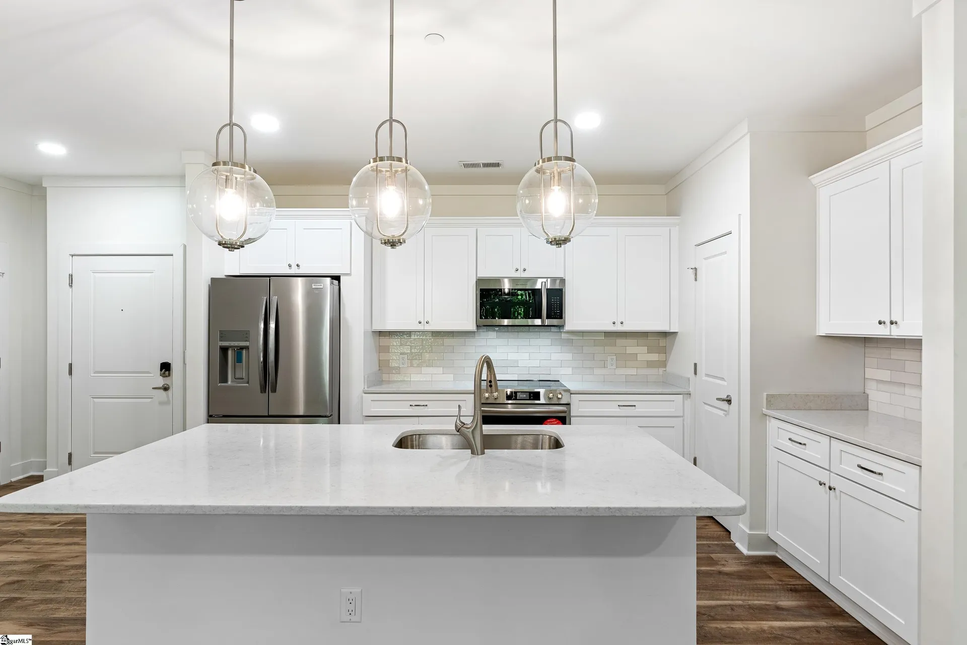 Property image 4 at 98 E Mcbee Avenue, Greenville, SC 29601