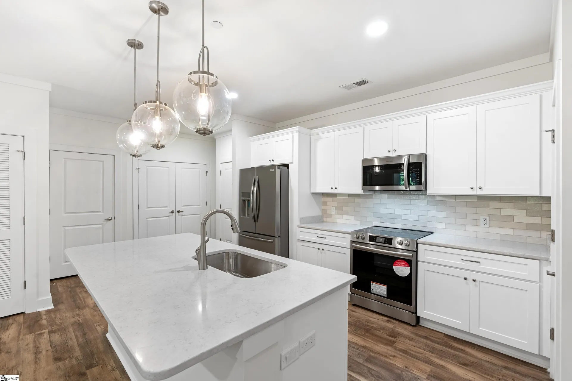 Property image 5 at 98 E Mcbee Avenue, Greenville, SC 29601