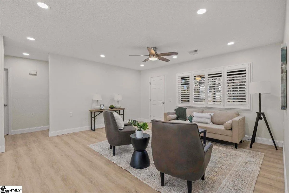 Property image 4 at 214 S Woodgreen Way, Greenville, SC 29615