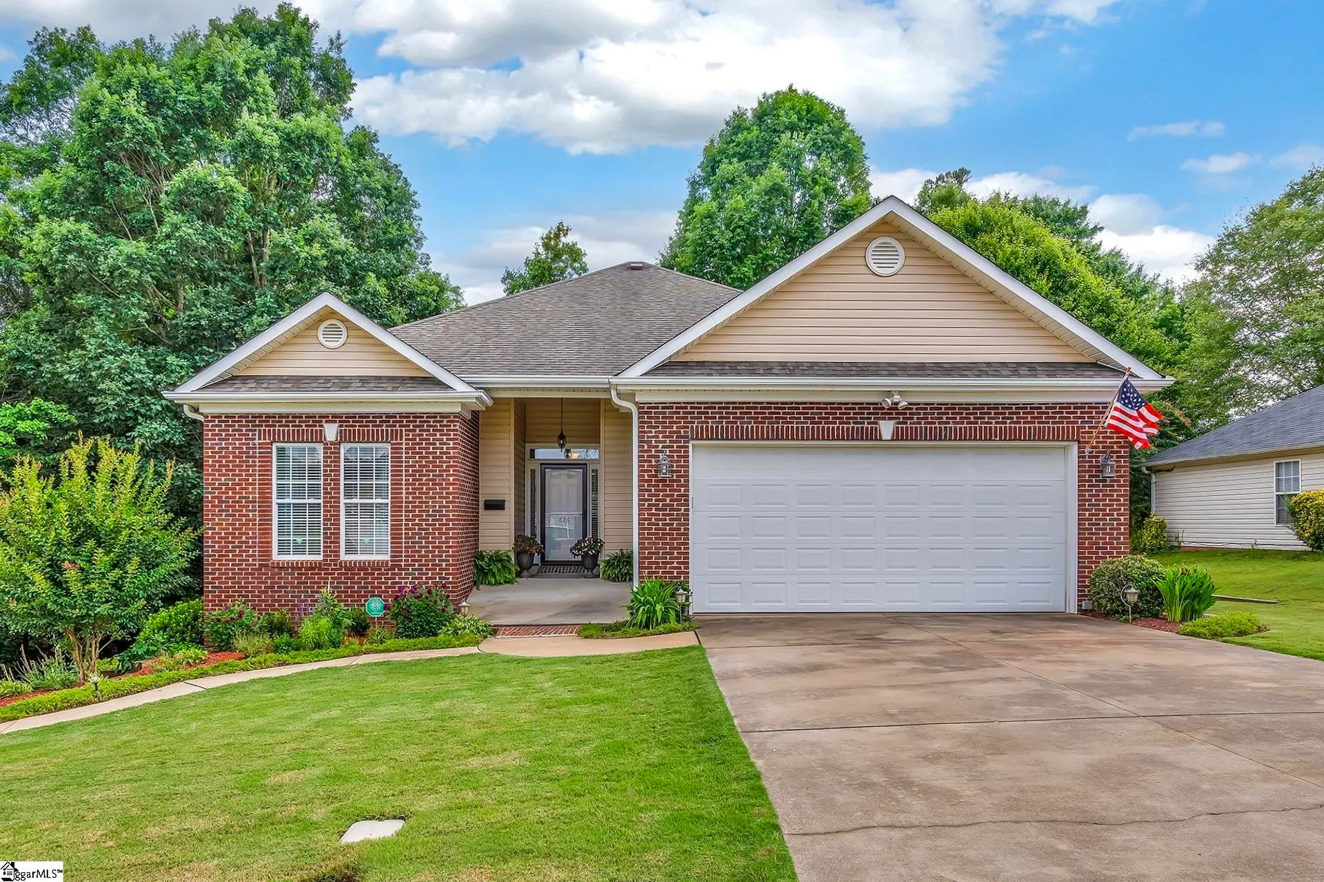 Sweetwater Hills, Moore Community