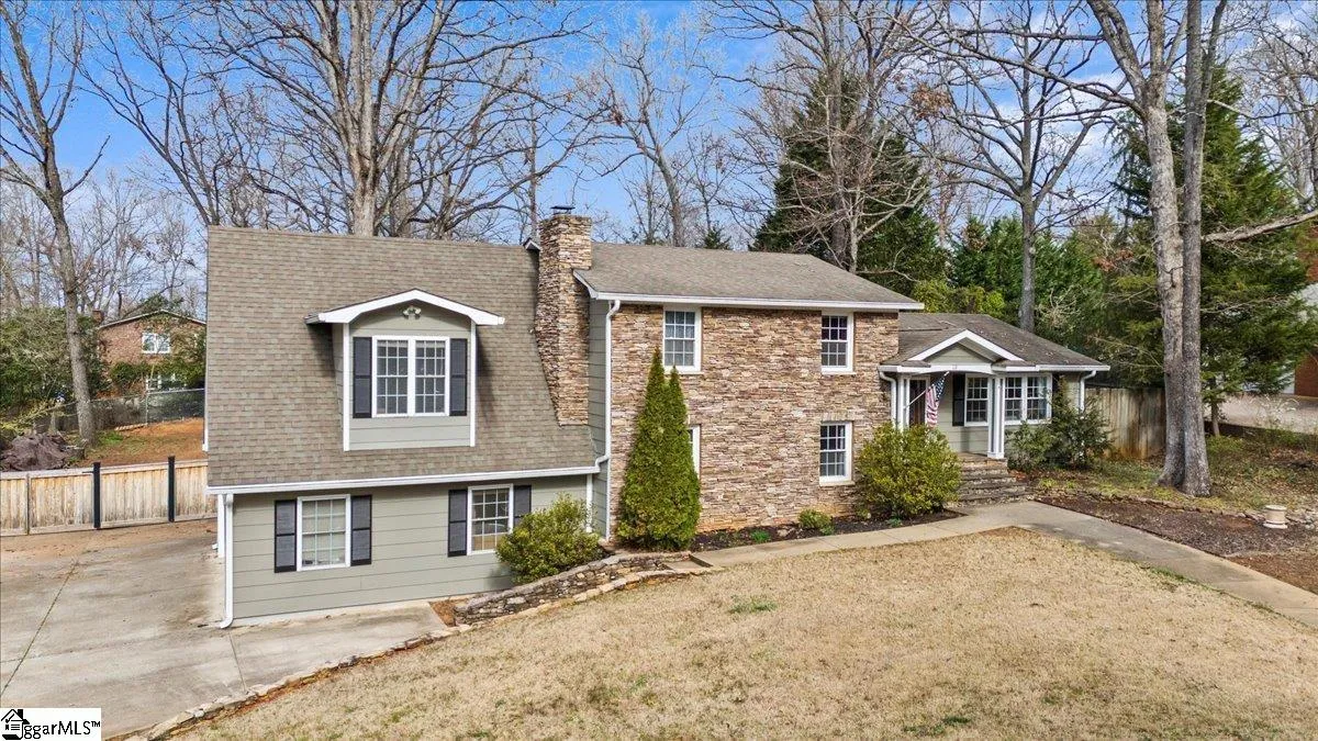 Property image 2 at 110 Bexhill Court, Greenville, SC 29609