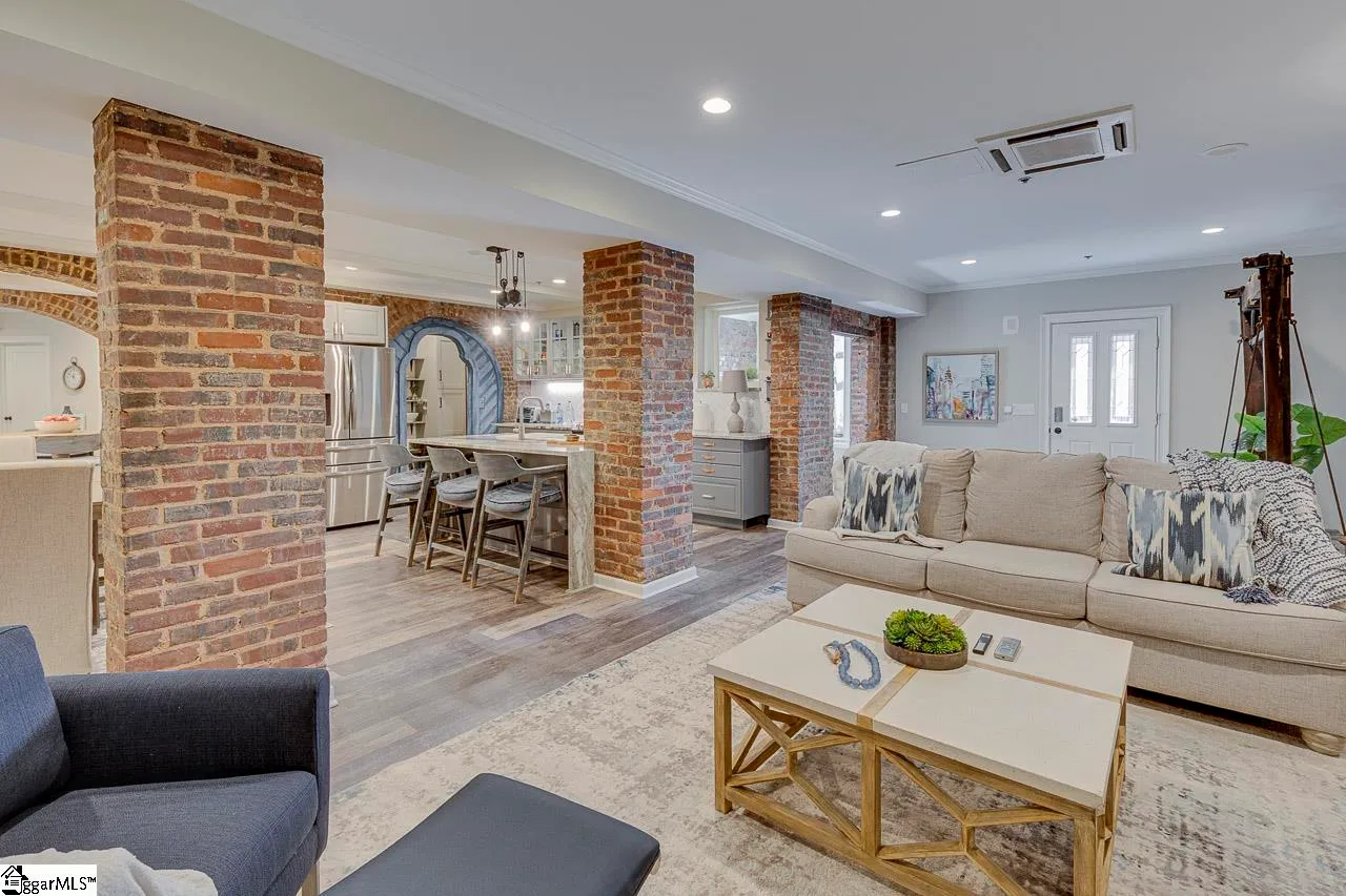 Property image 2 at 400 E Washington Street, Greenville, SC 29601