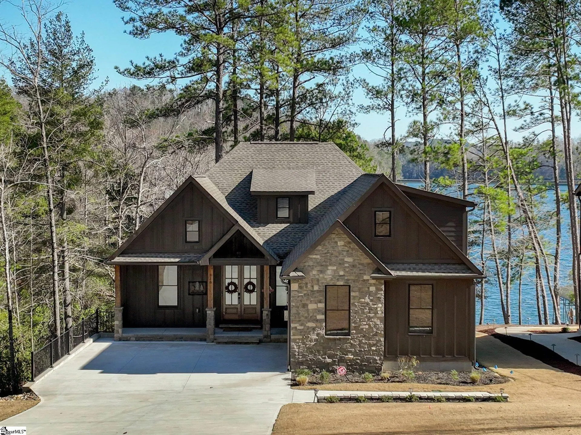 Keowee Bay, Salem Community