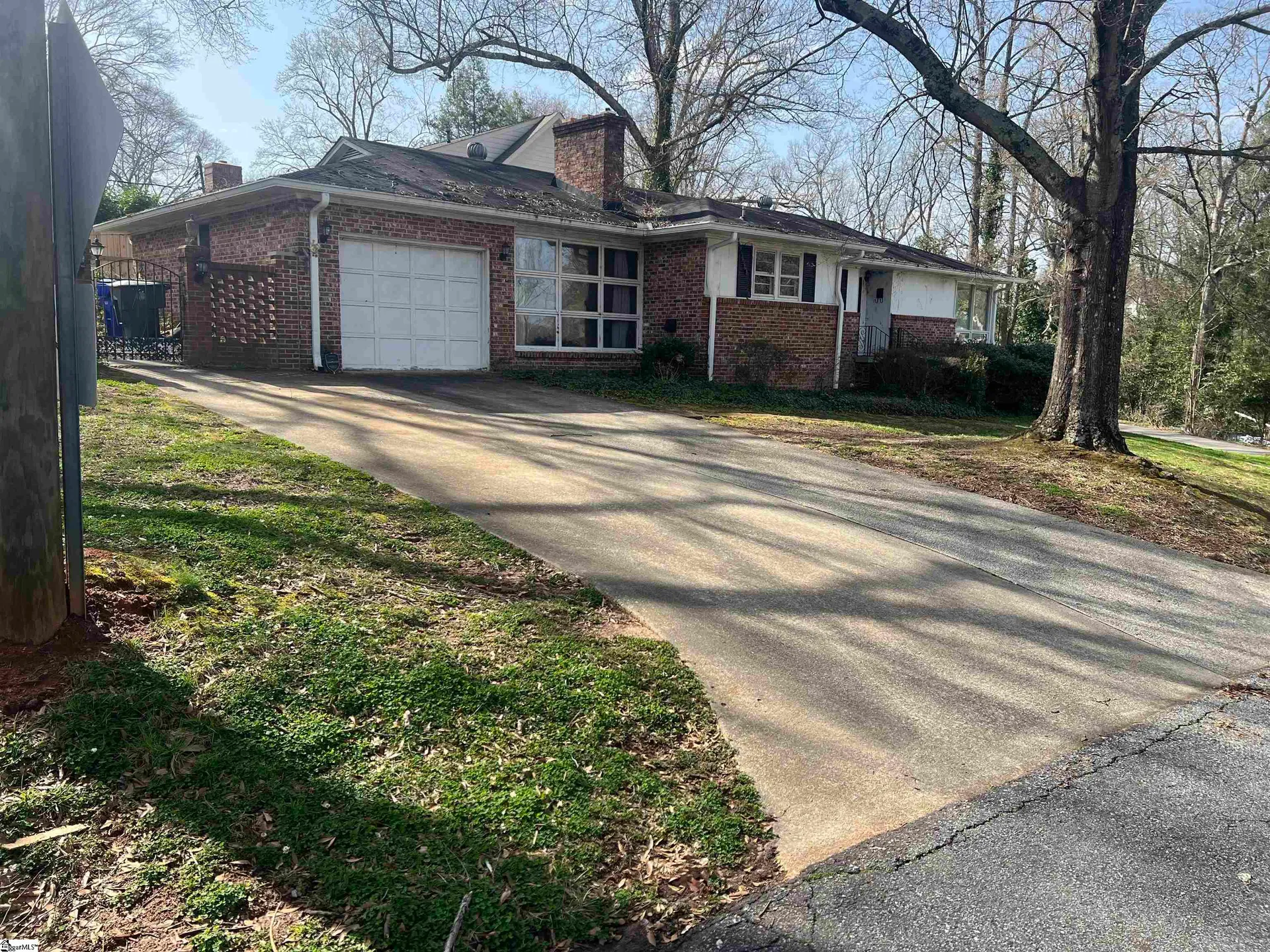 100 E Lanneau Drive
