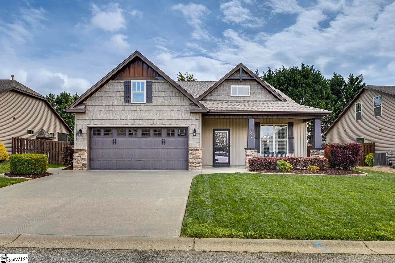 807 Lynshire Lane