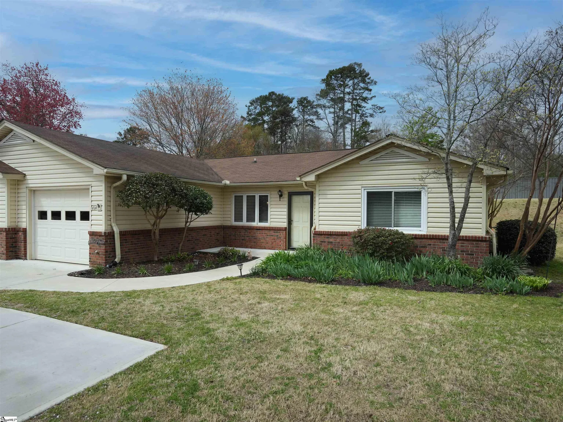 414 Lakeside Circle