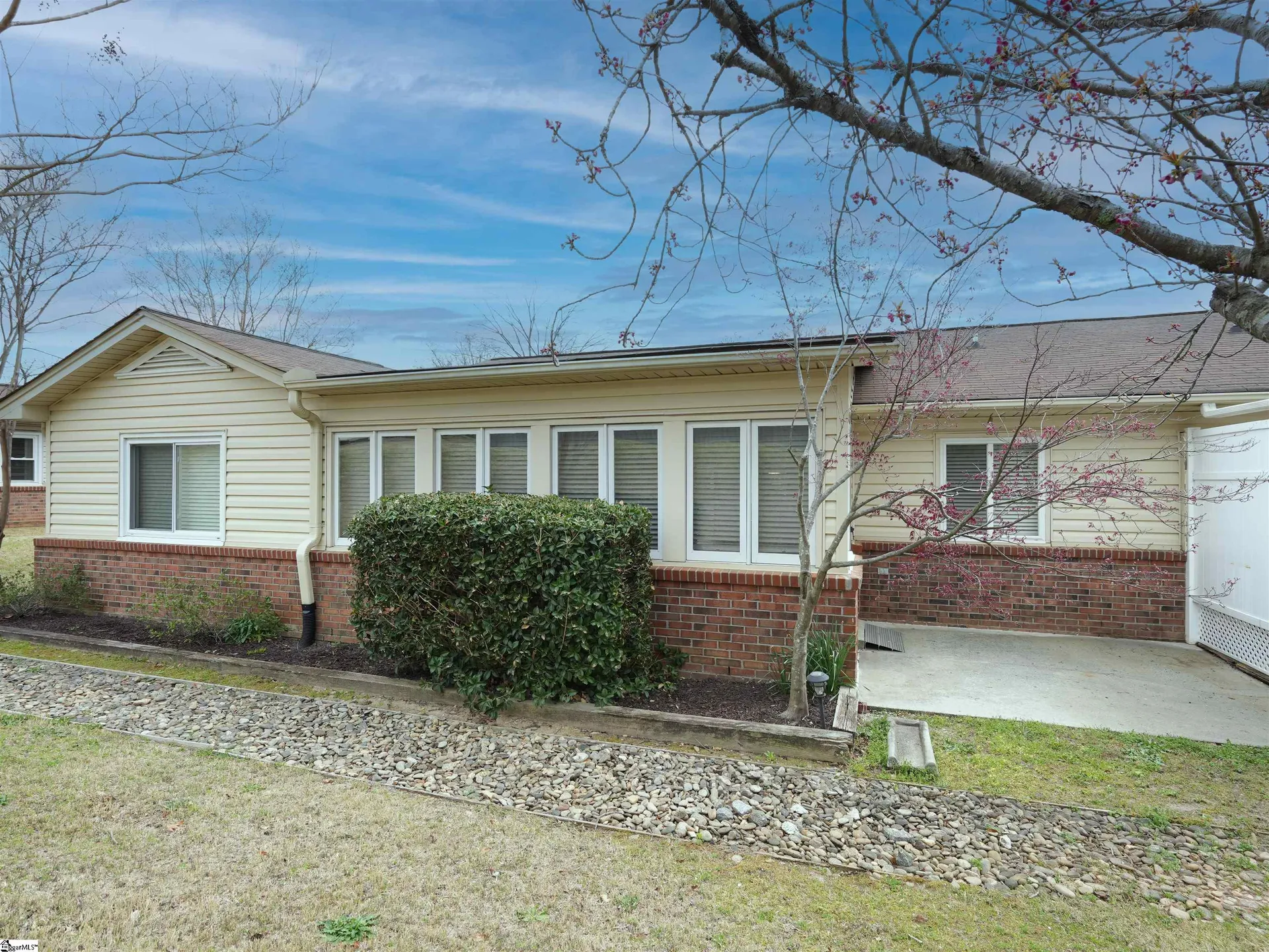 Property image 3 at 414 Lakeside Circle, Greenville, SC 29615-5325