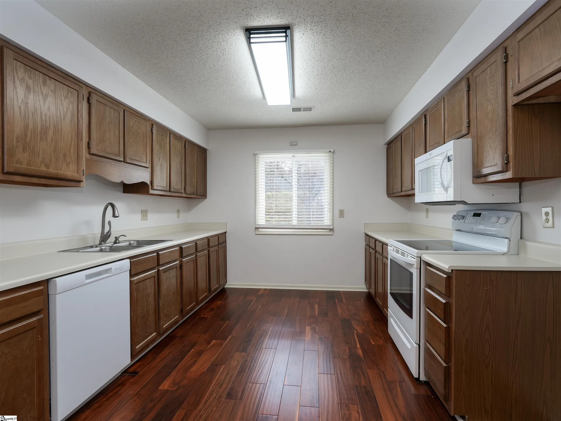 Property image 4 at 414 Lakeside Circle, Greenville, SC 29615-5325