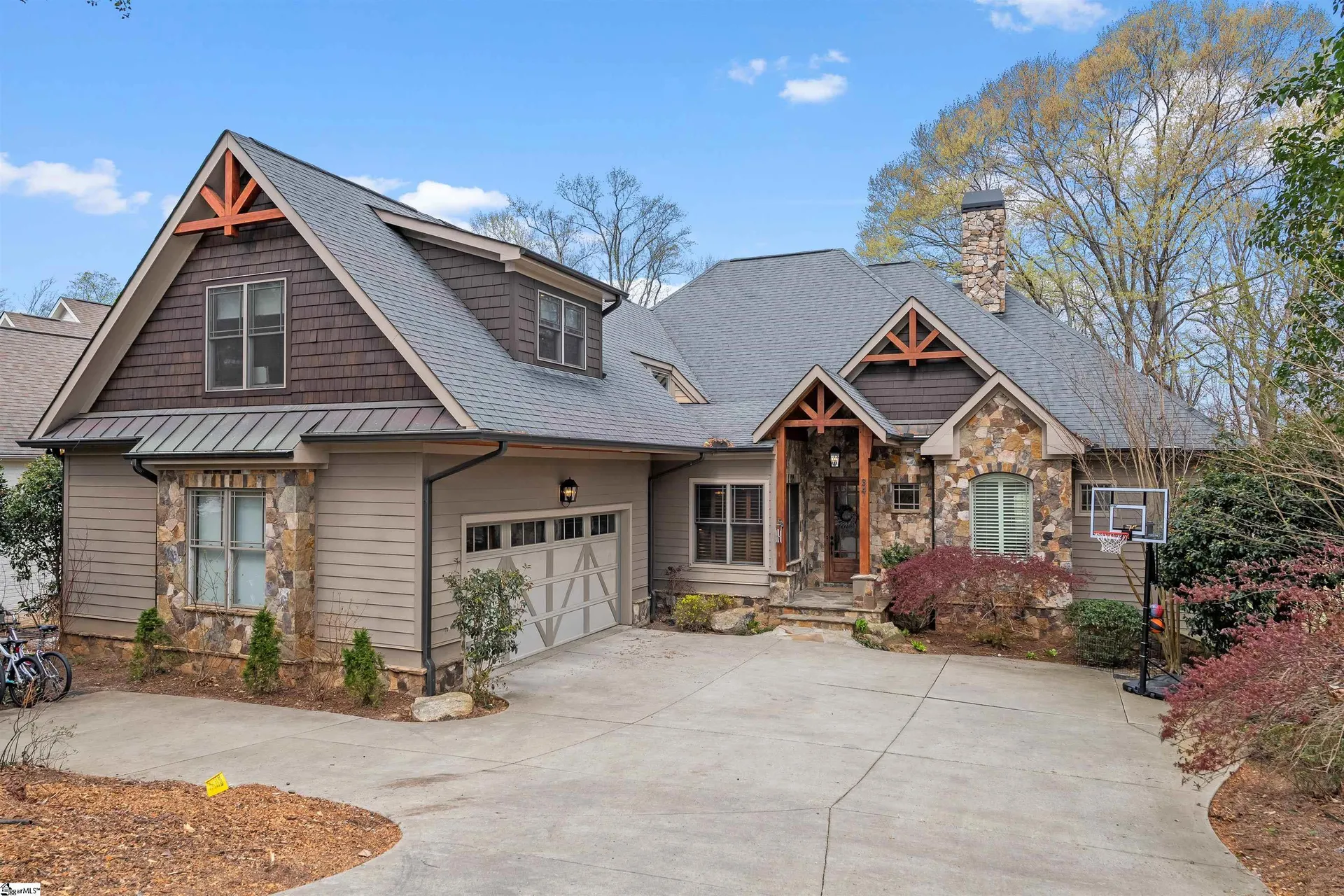 Property image 3 at 341 Riverside Drive, Greenville, SC 29605