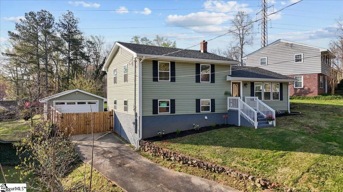 Property image 3 at 803 Pine Creek Drive, Greenville, SC 29605-3407