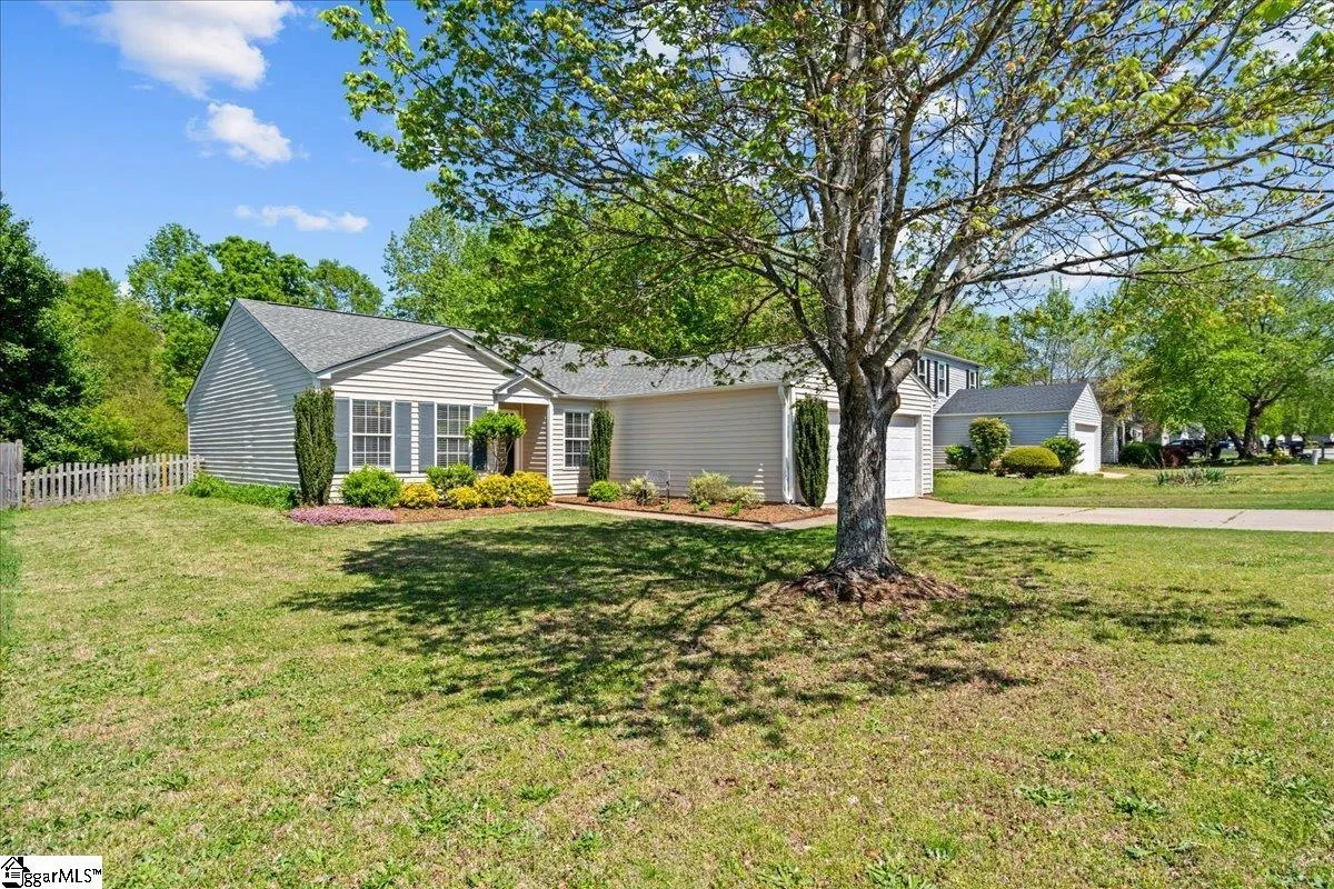 Property image 3 at 105 Tripmont Court, Simpsonville, SC 29680
