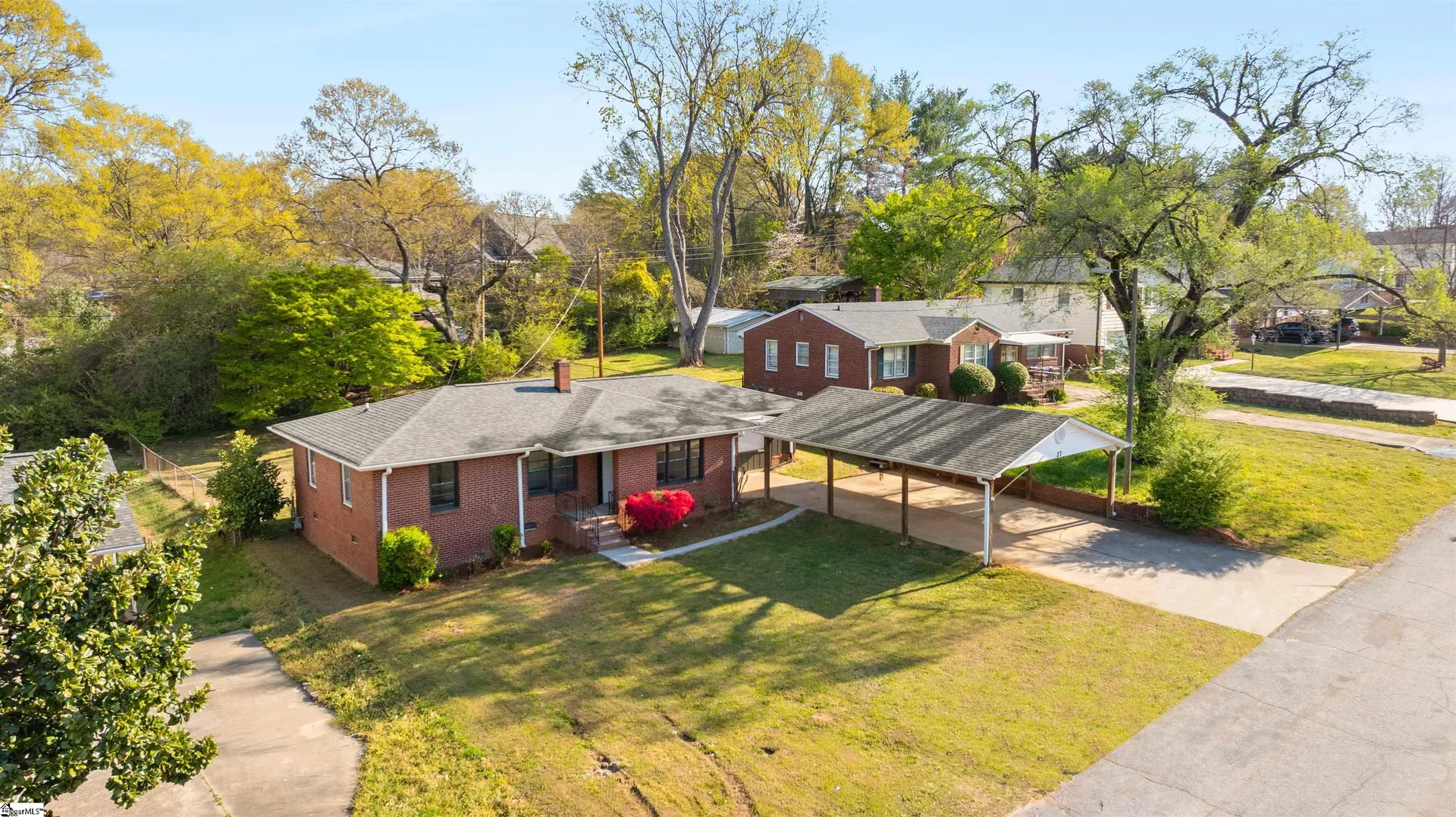 Chestnut Hills, Greenville Community