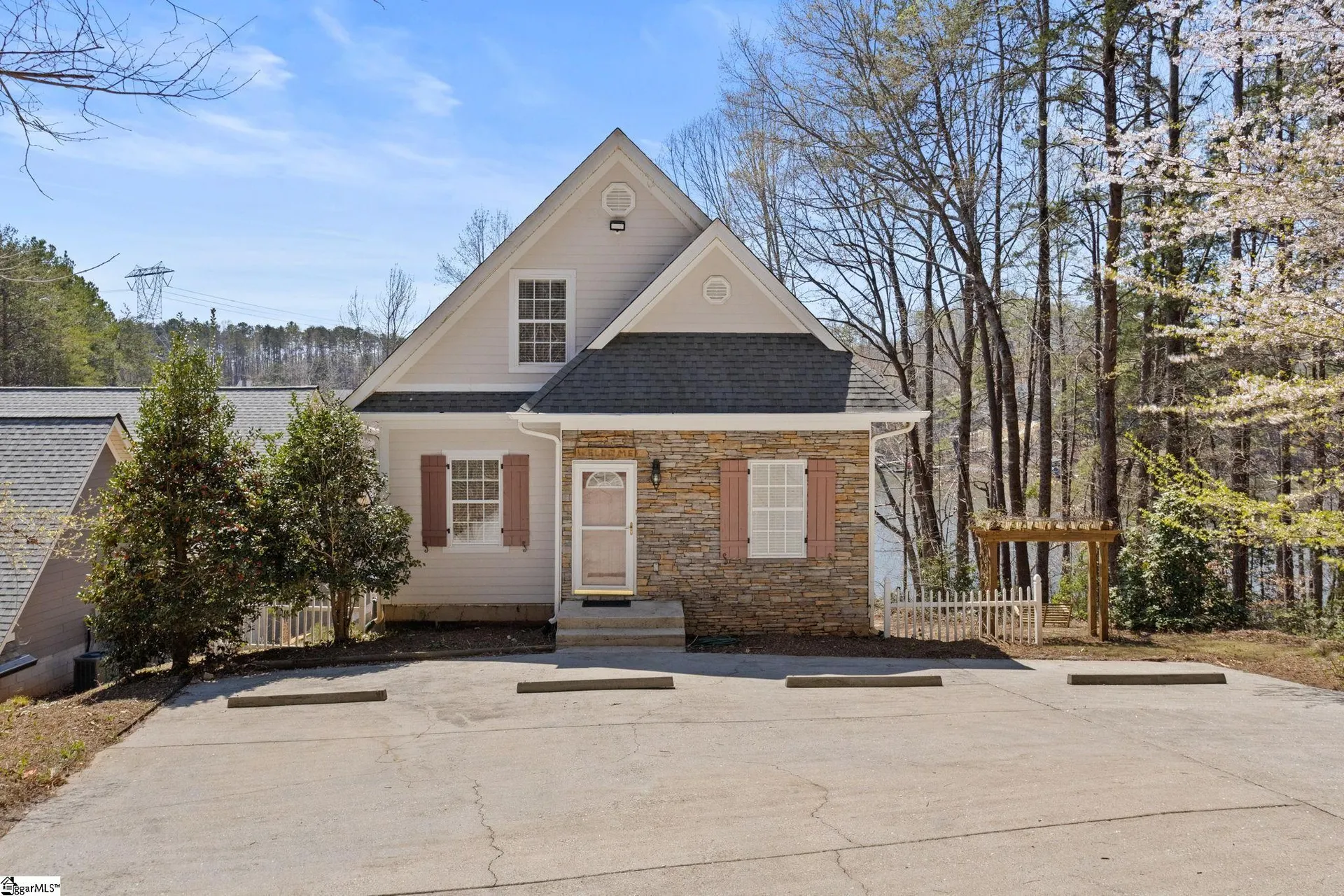 Property image 3 at 210 E Waters Edge Lane, West Union, SC 29696