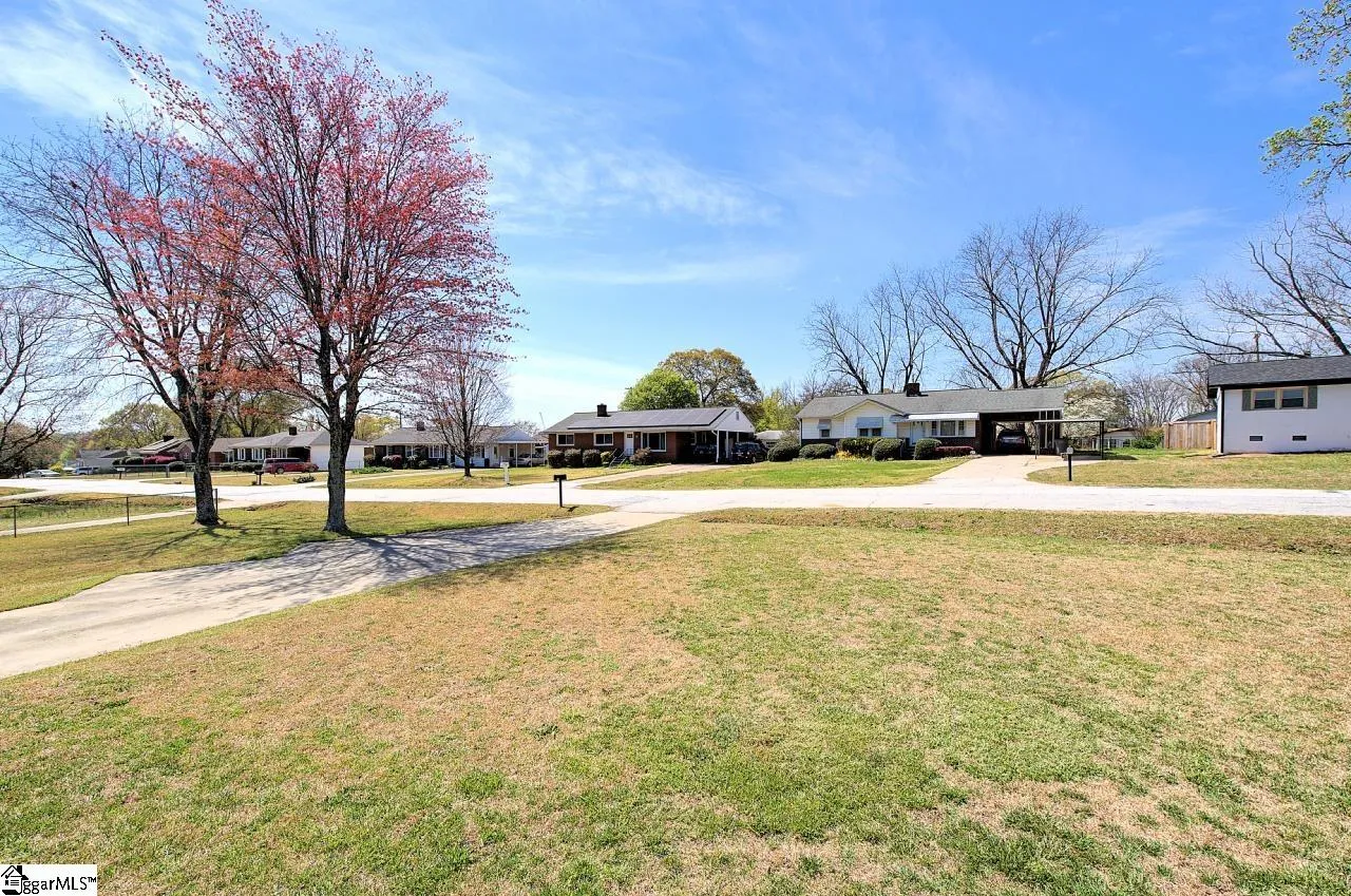 Property image 2 at 13 Farmington Road, Greenville, SC 29605