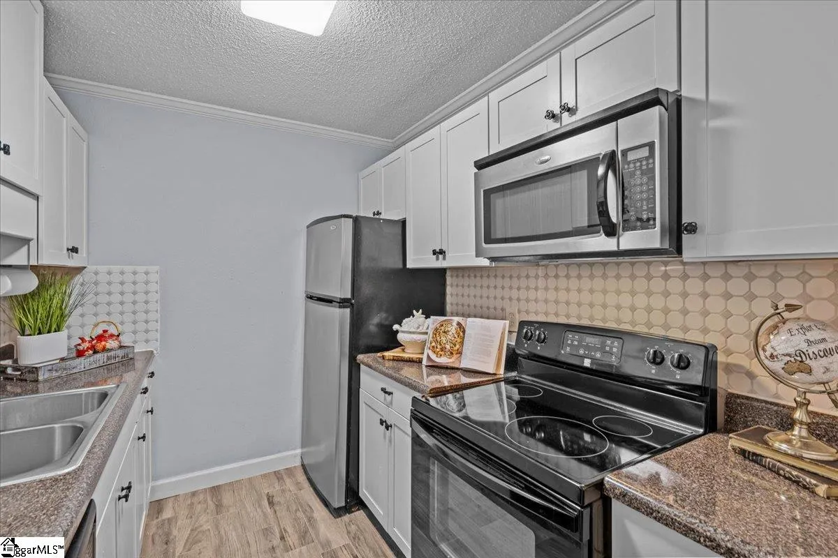 Property image 4 at 11 Bear Grass Court, Greenville, SC 29605