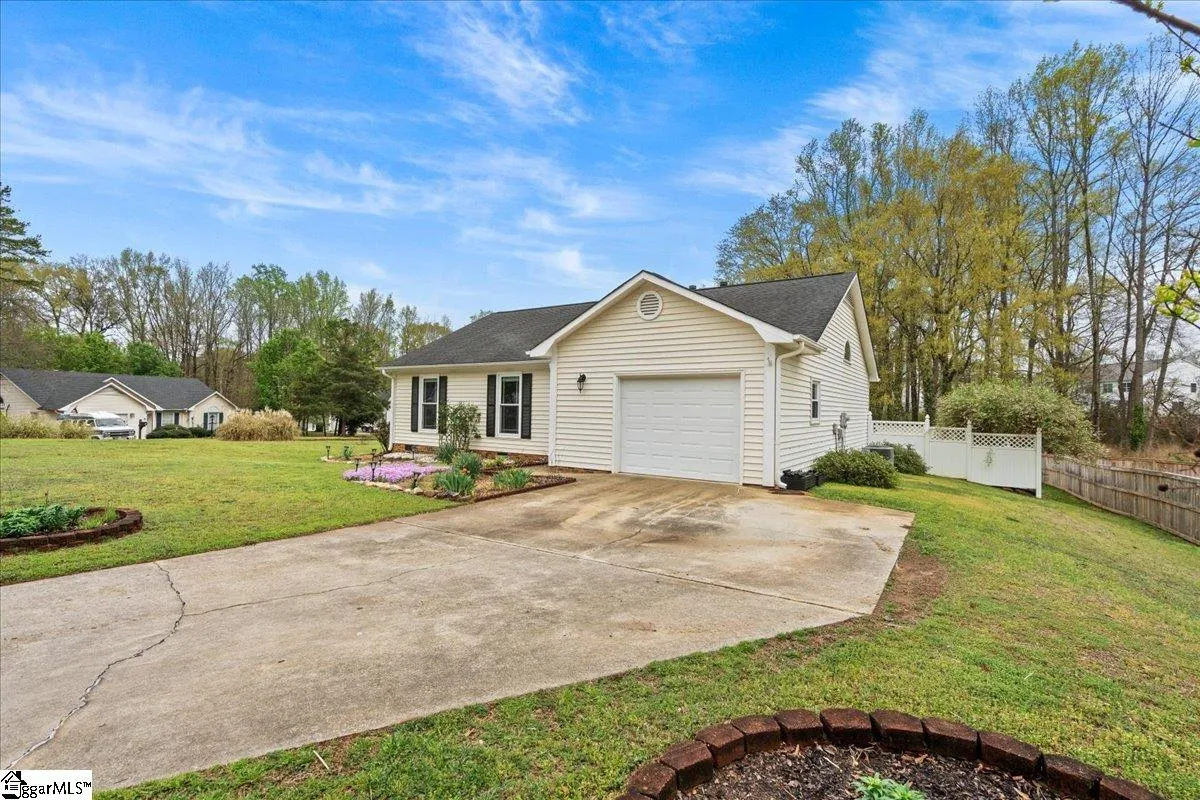 Property image 3 at 208 Boxelder Lane, Simpsonville, SC 29680
