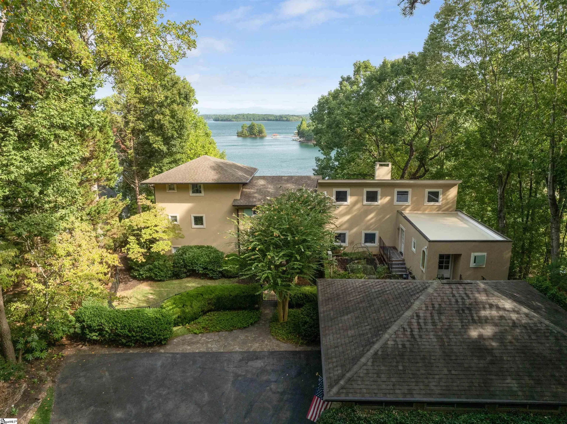 Keowee Shores, Seneca Community