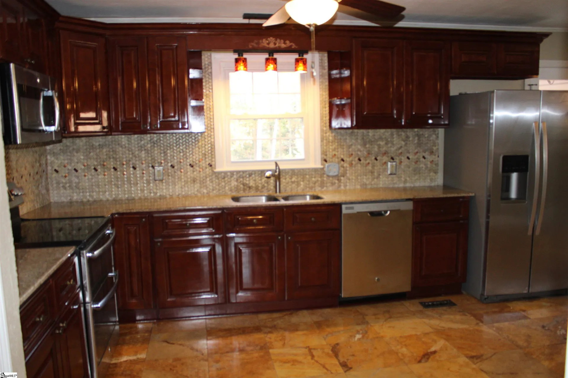 Property image 2 at 427 Fairhaven Drive, Taylors, SC 29687