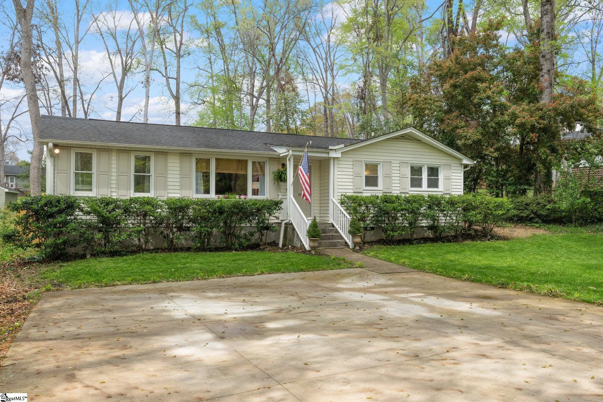 Property image 2 at 10 Nottingham Road, Greenville, SC 29607