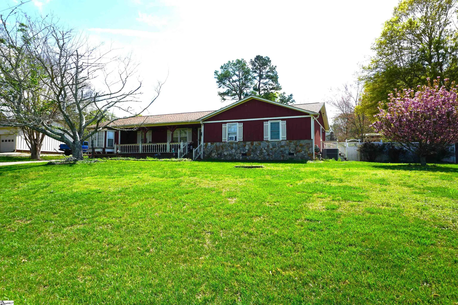 Property image 2 at 1135 Tall Oaks Circle, Piedmont, SC 29673