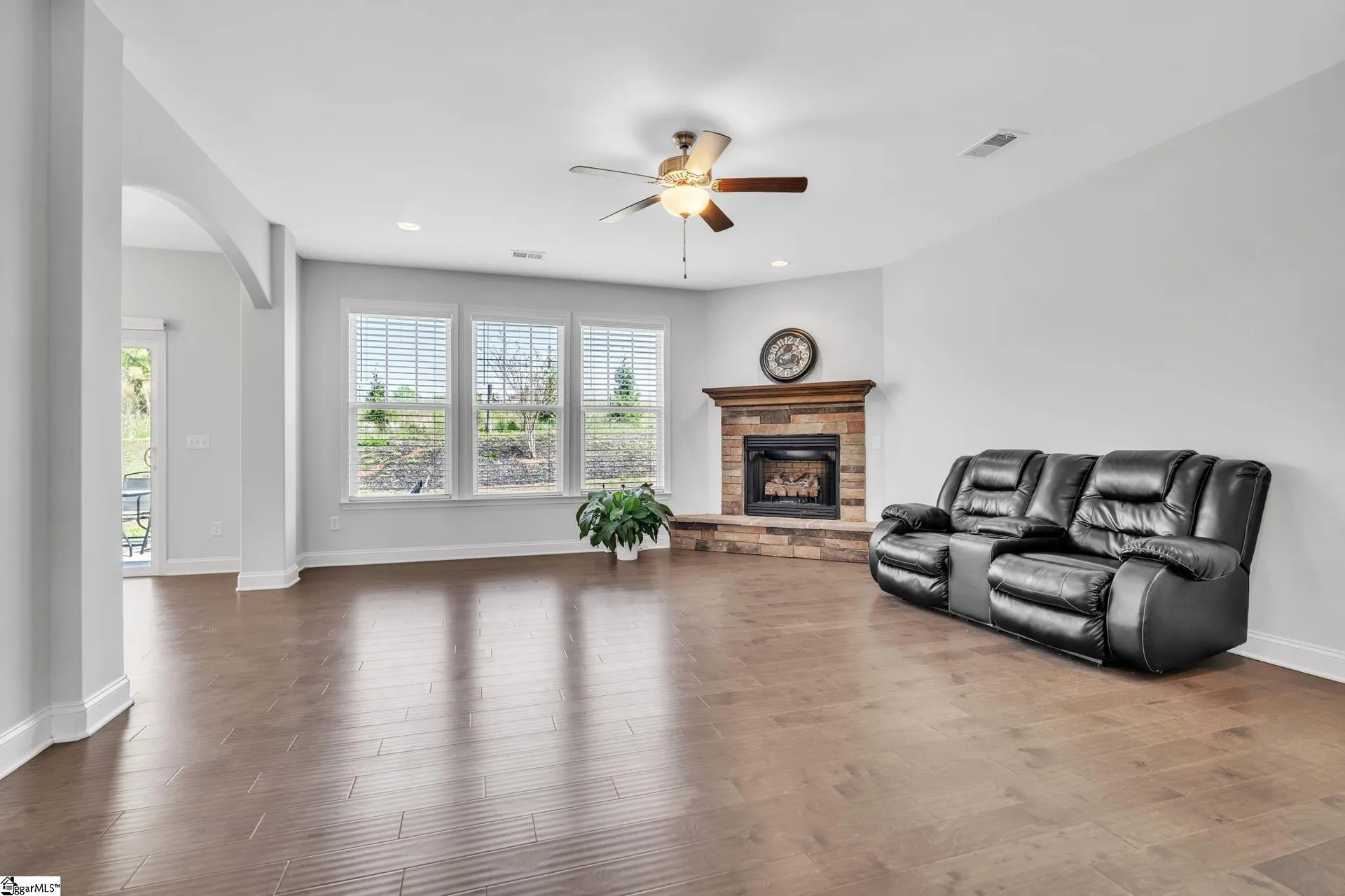 Property image 3 at 3 Bishop Lake Way, Taylors, SC 29687
