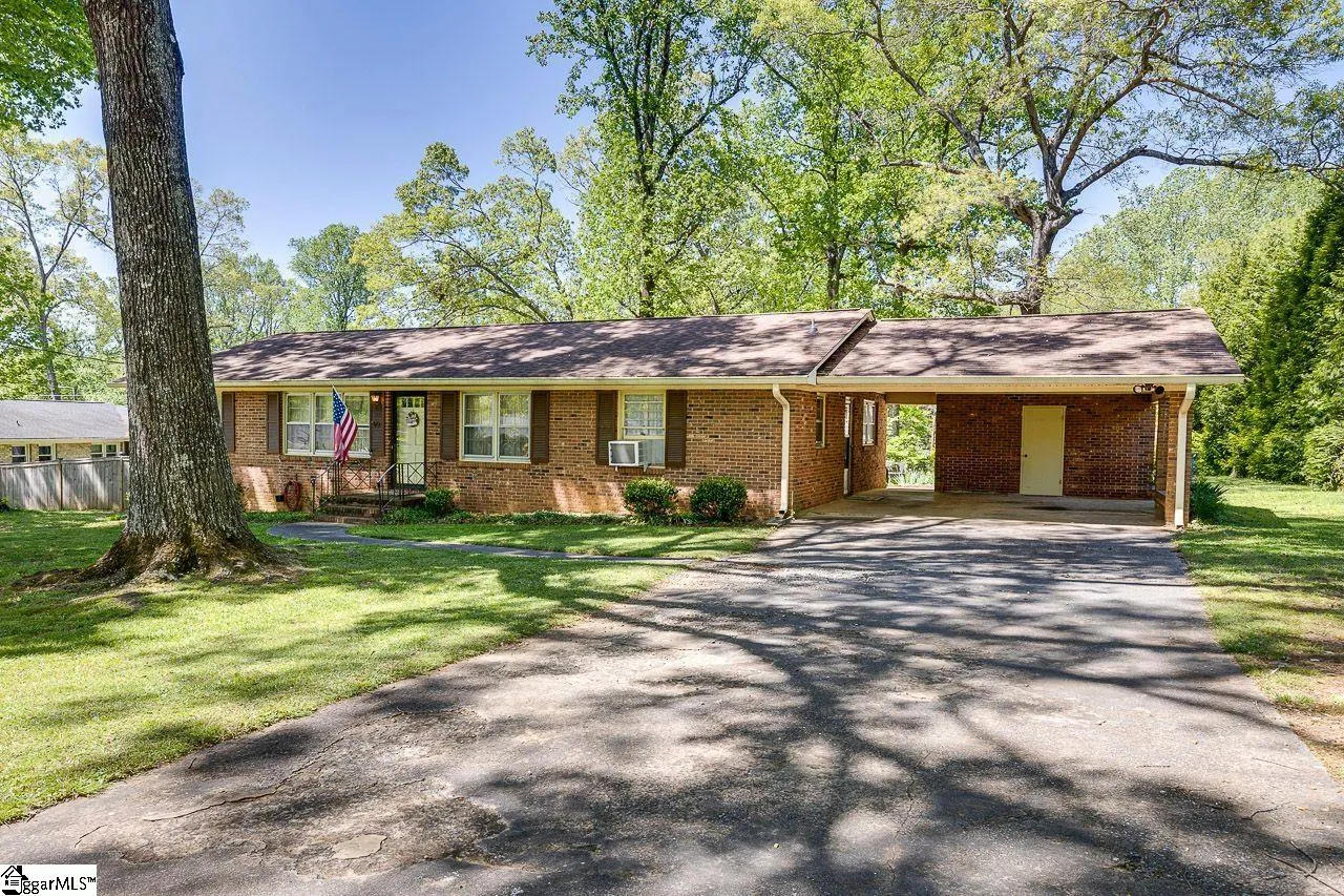 Property image 2 at 10 Whitman Drive, Taylors, SC 29687