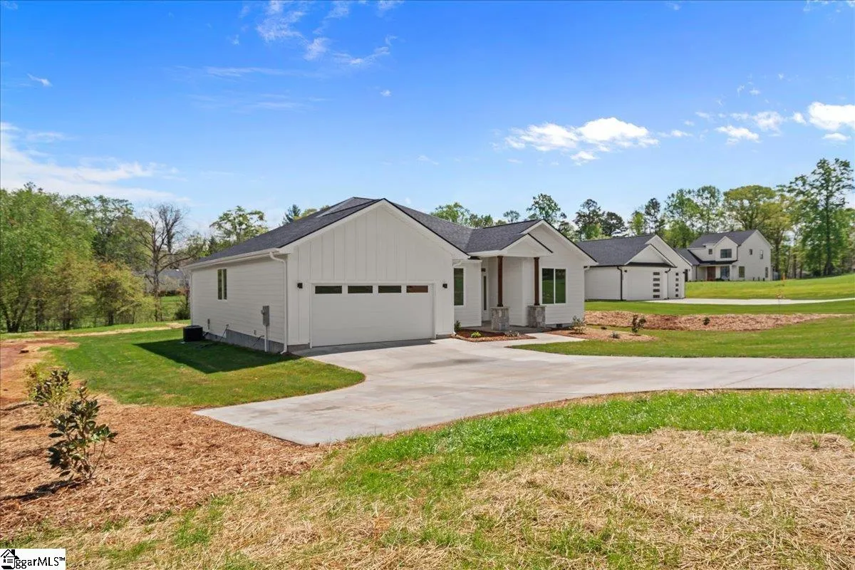 Property image 3 at 204 Tot Howell Road, Greer, SC 29651