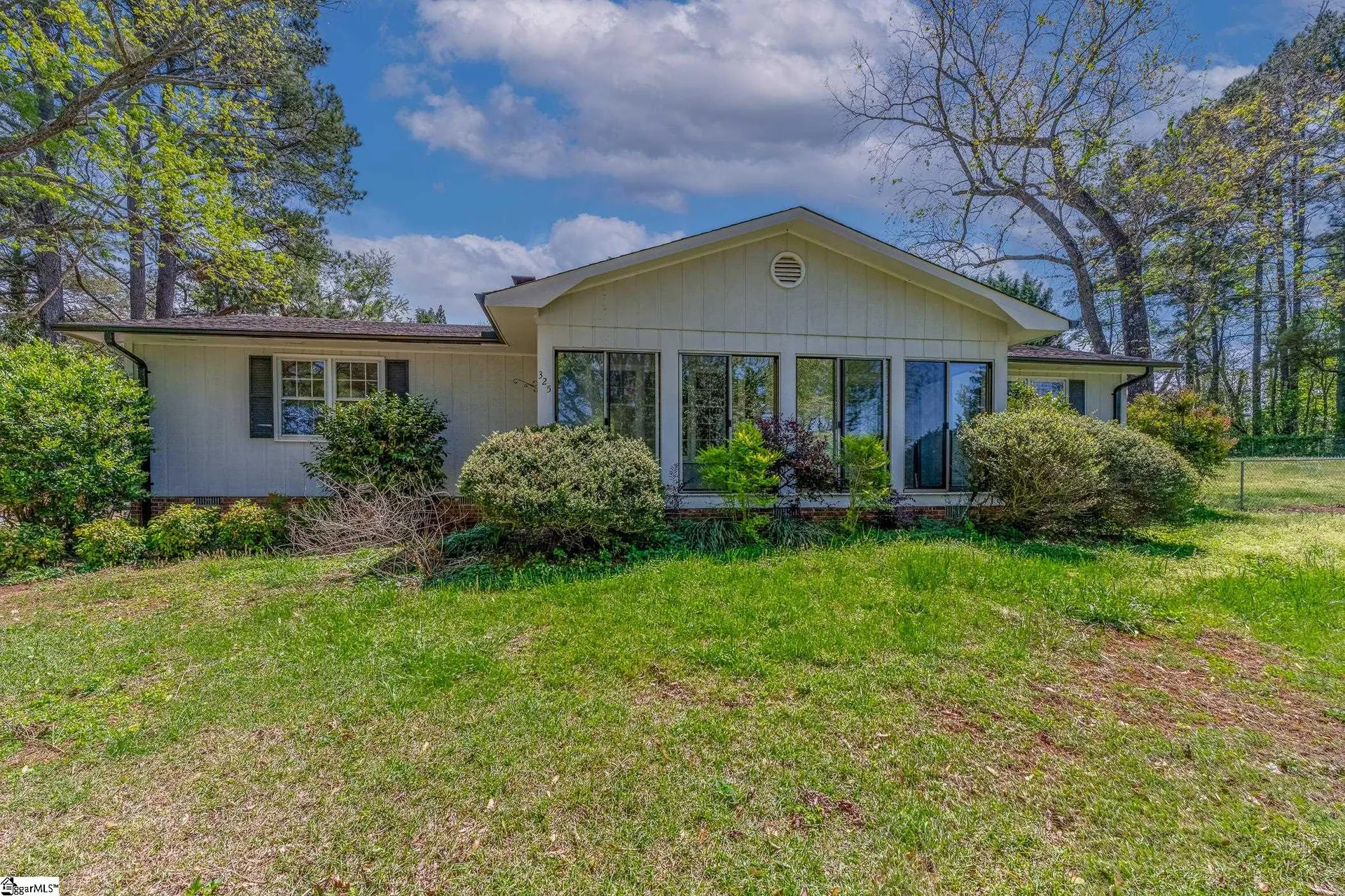 Property image 3 at 325 Wall Street, Campobello, SC 29322