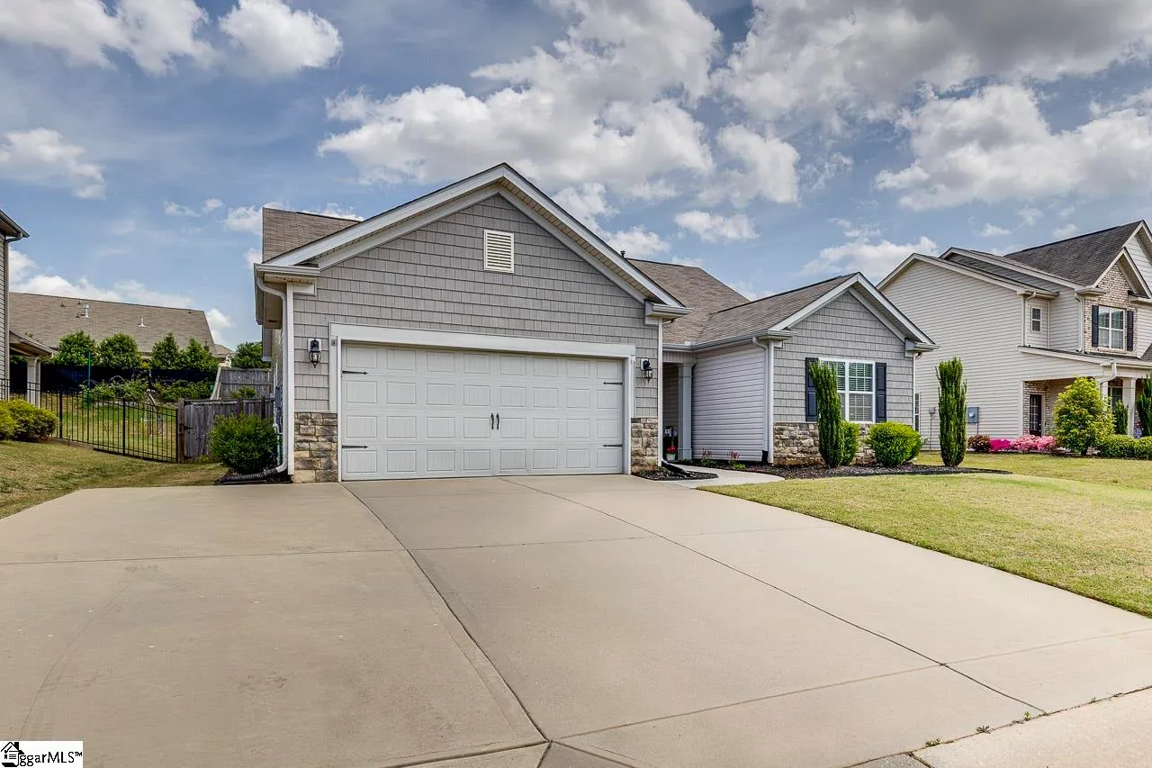 Property image 3 at 411 Bucklebury Road, Greer, SC 29651