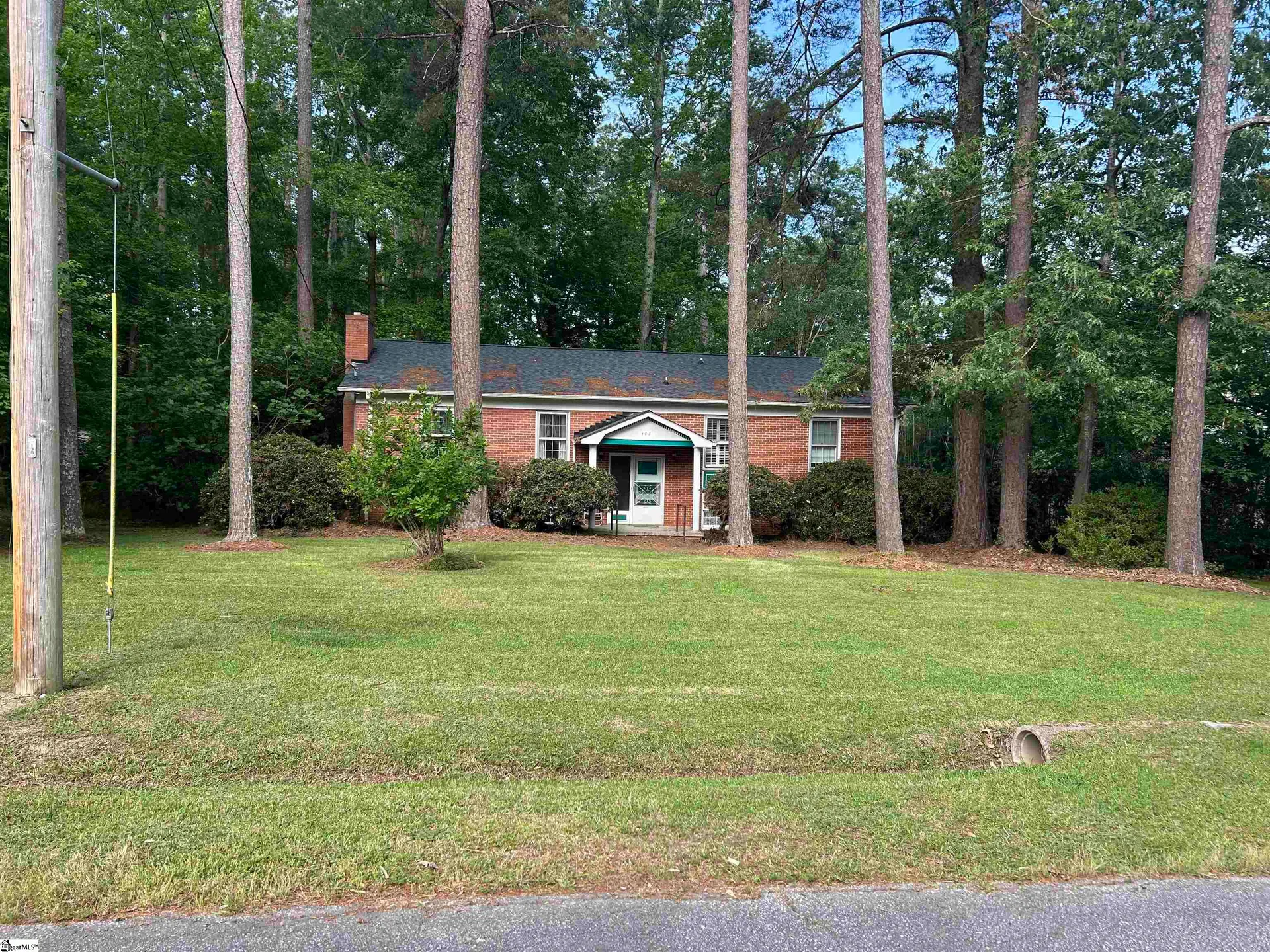 Property image 2 at 402 Chestnut Street, Clinton, SC 29325