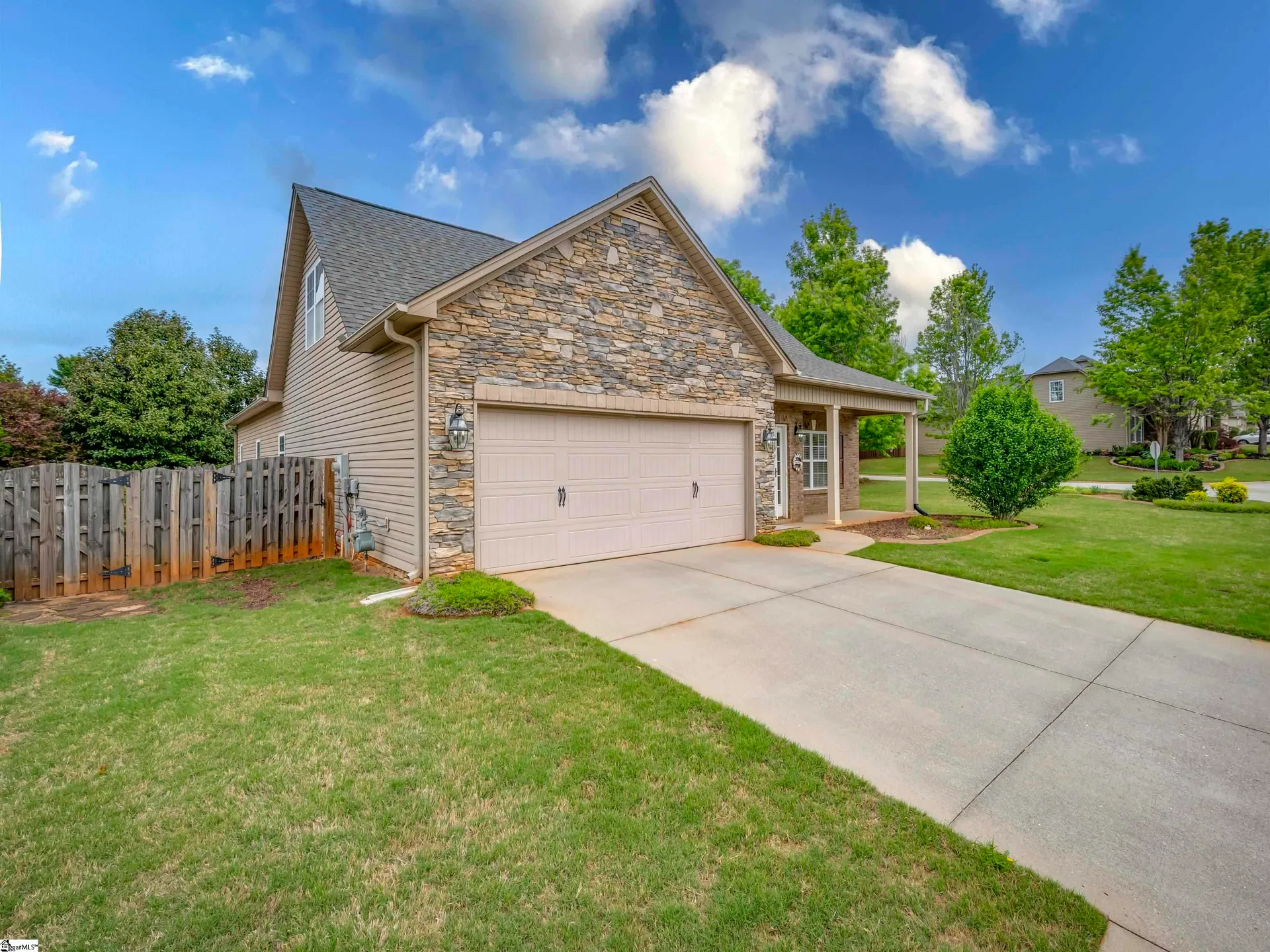 Property image 2 at 100 Champions Point, Greenville, SC 29609