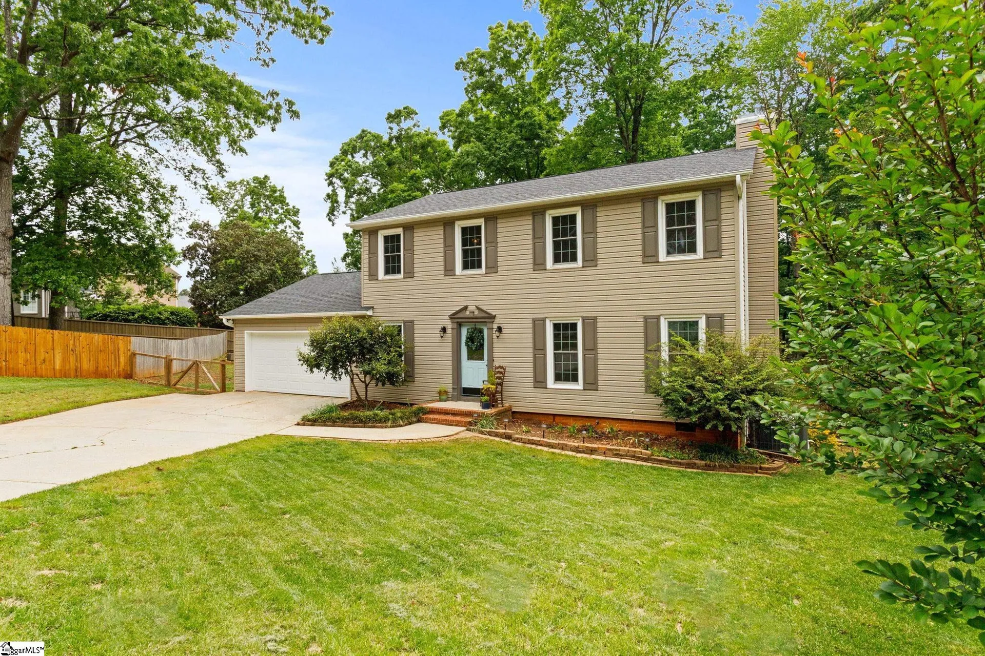 Devenger Place, Greer Community