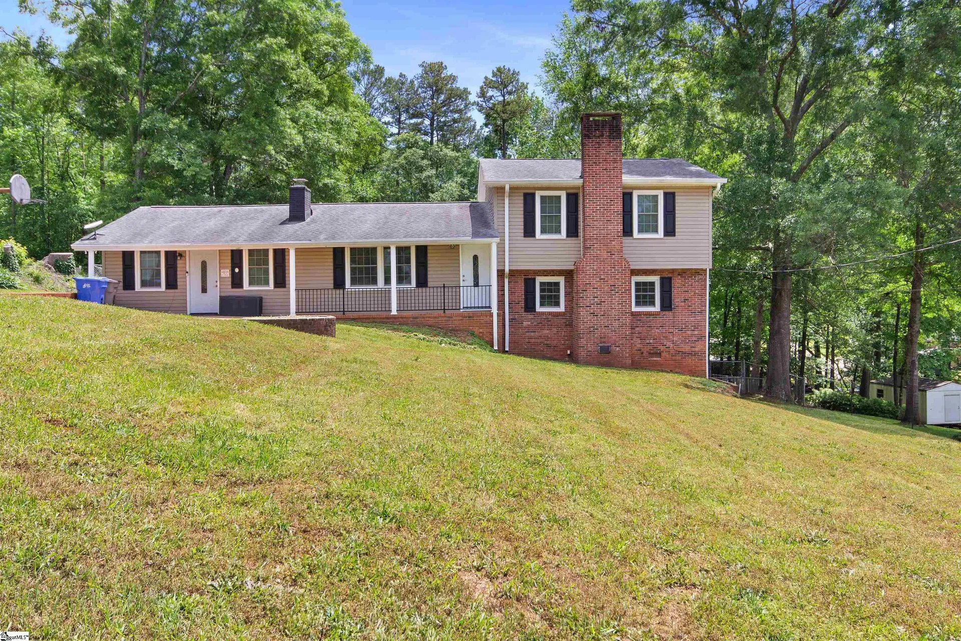 201 Knollview Drive