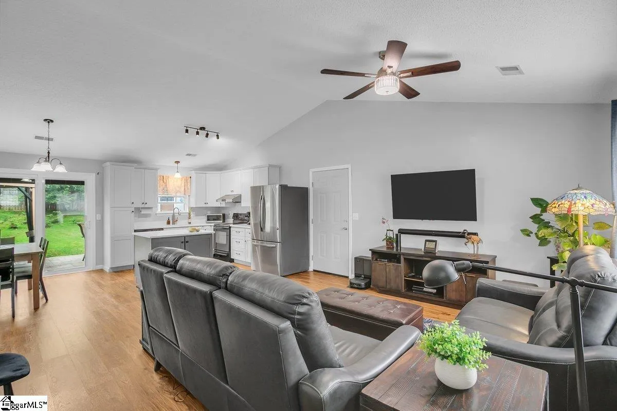Property image 2 at 11 Fishing Run Court, Taylors, SC 29687