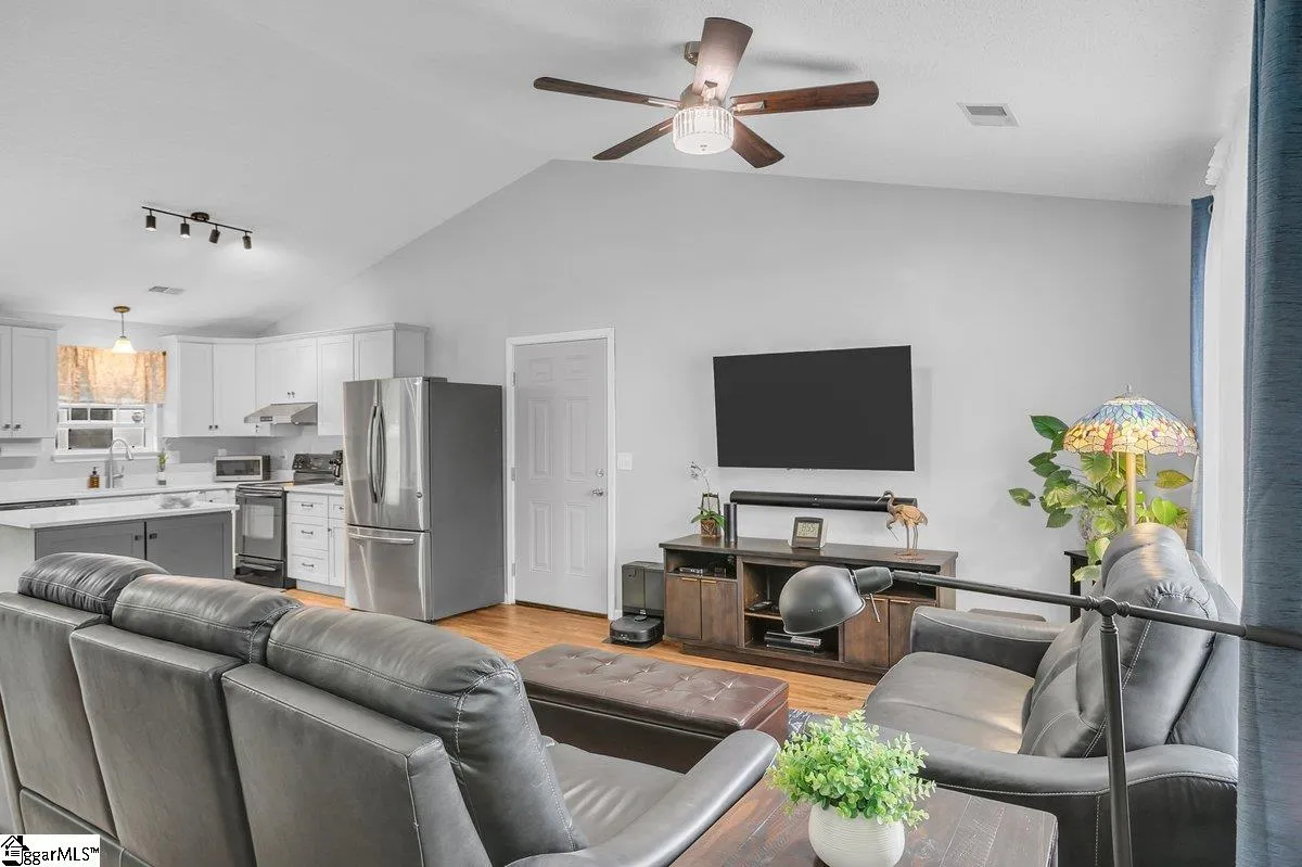 Property image 3 at 11 Fishing Run Court, Taylors, SC 29687