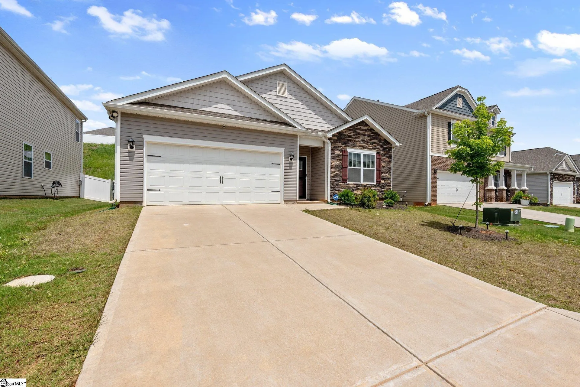 Property image 2 at 51 Oak Edge Lane, Greer, SC 29651