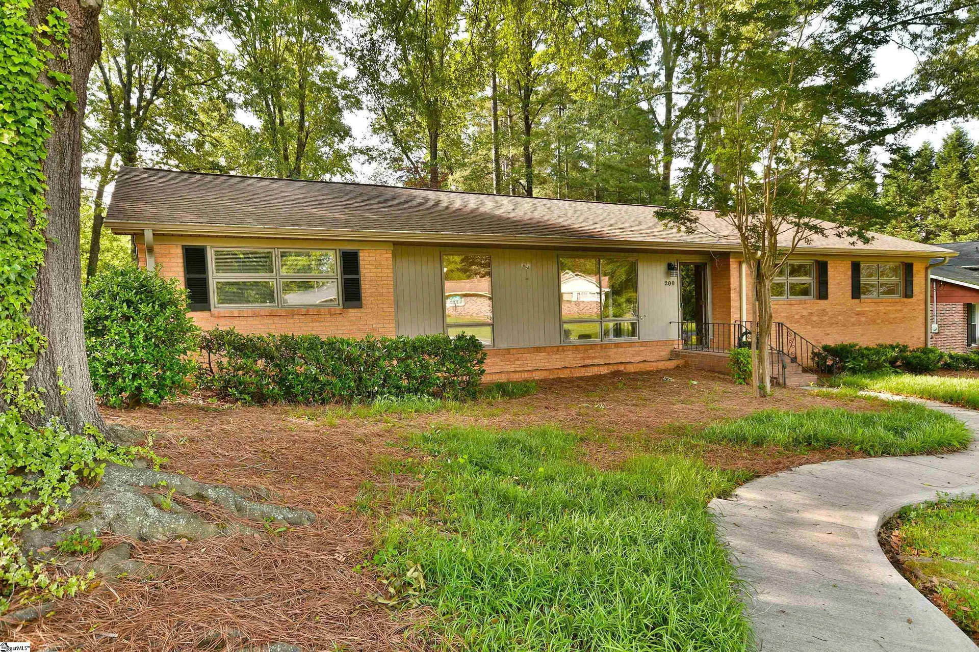 Forest Acres, Easley Community