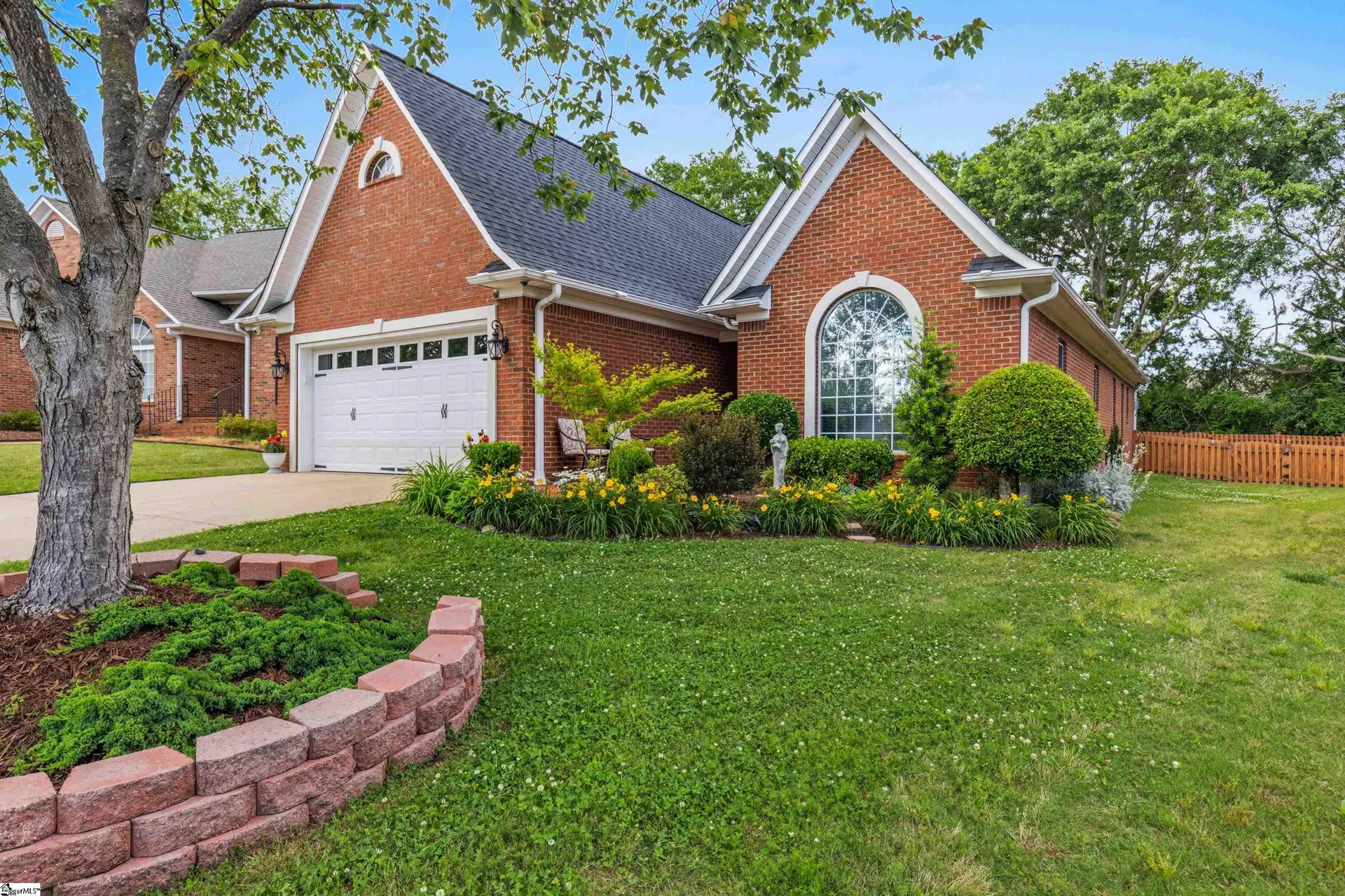 Arbours, Moore Community