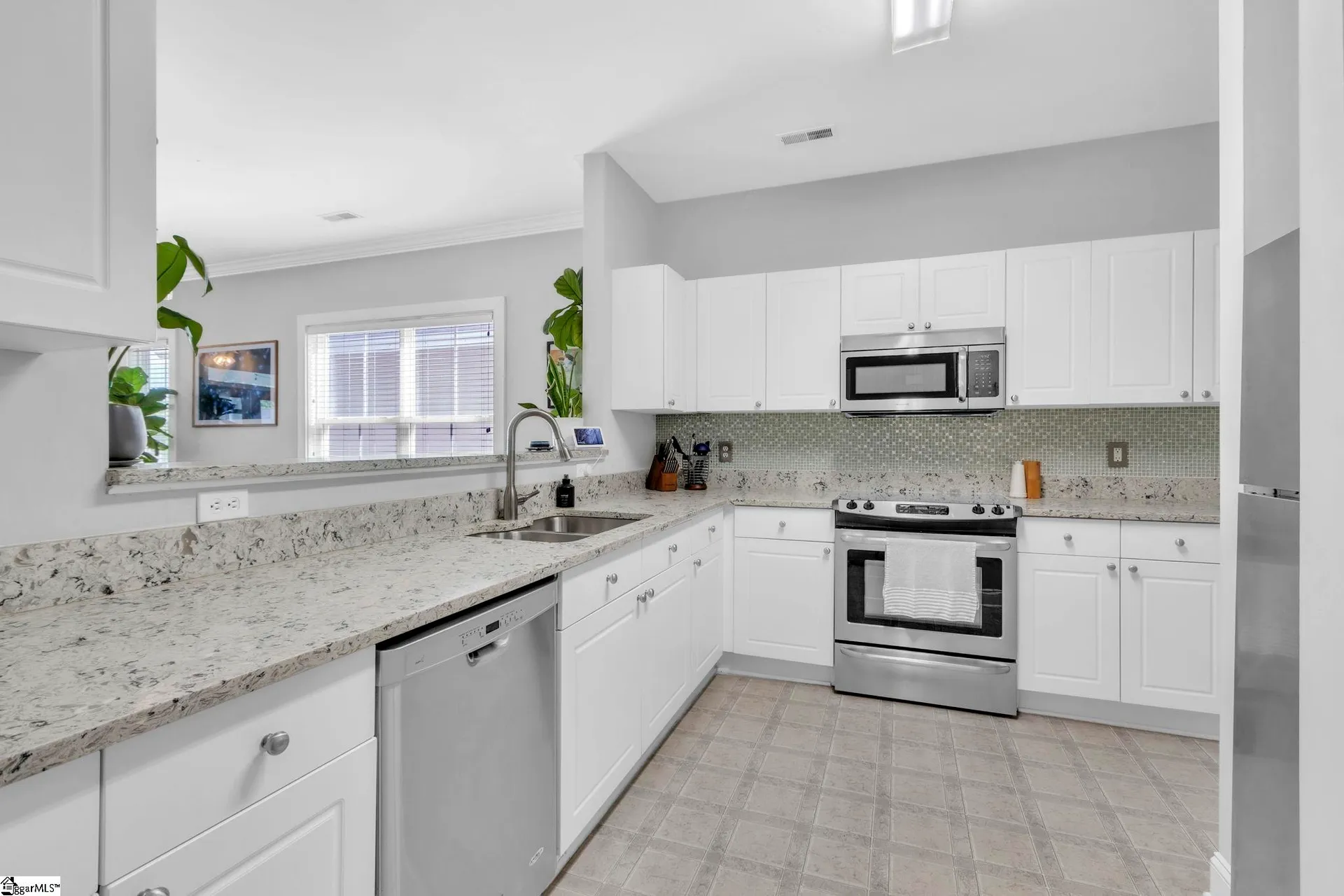 Property image 3 at 14 Oakhurst Avenue, Greenville, SC 29609-5486